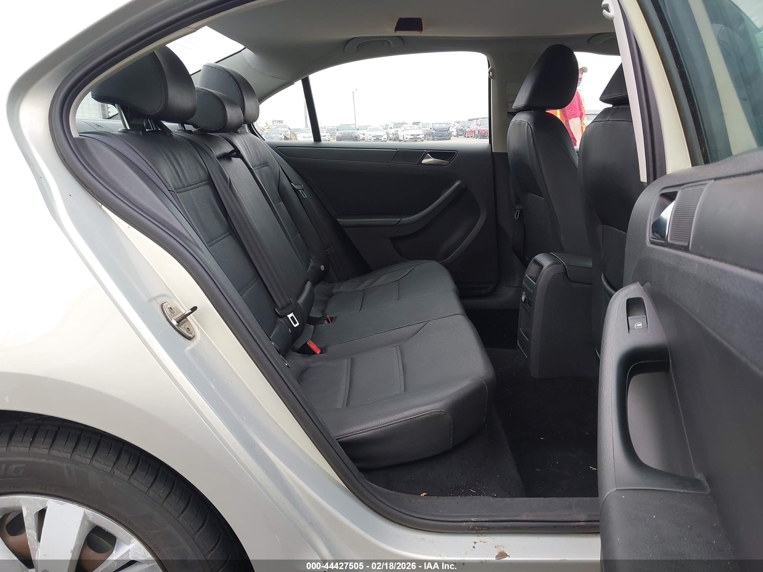 VOLKSWAGEN JETTA image 8