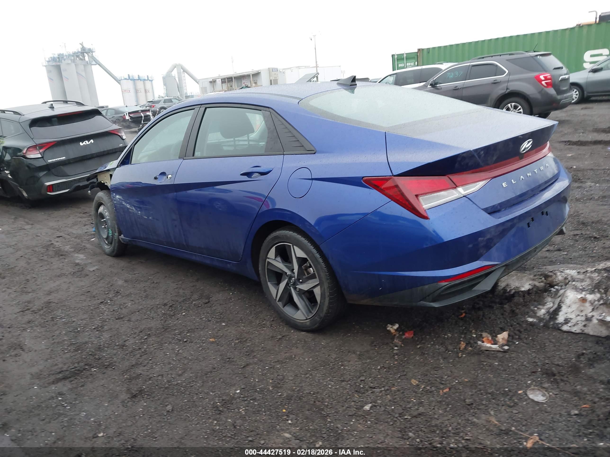 HYUNDAI ELANTRA image 3