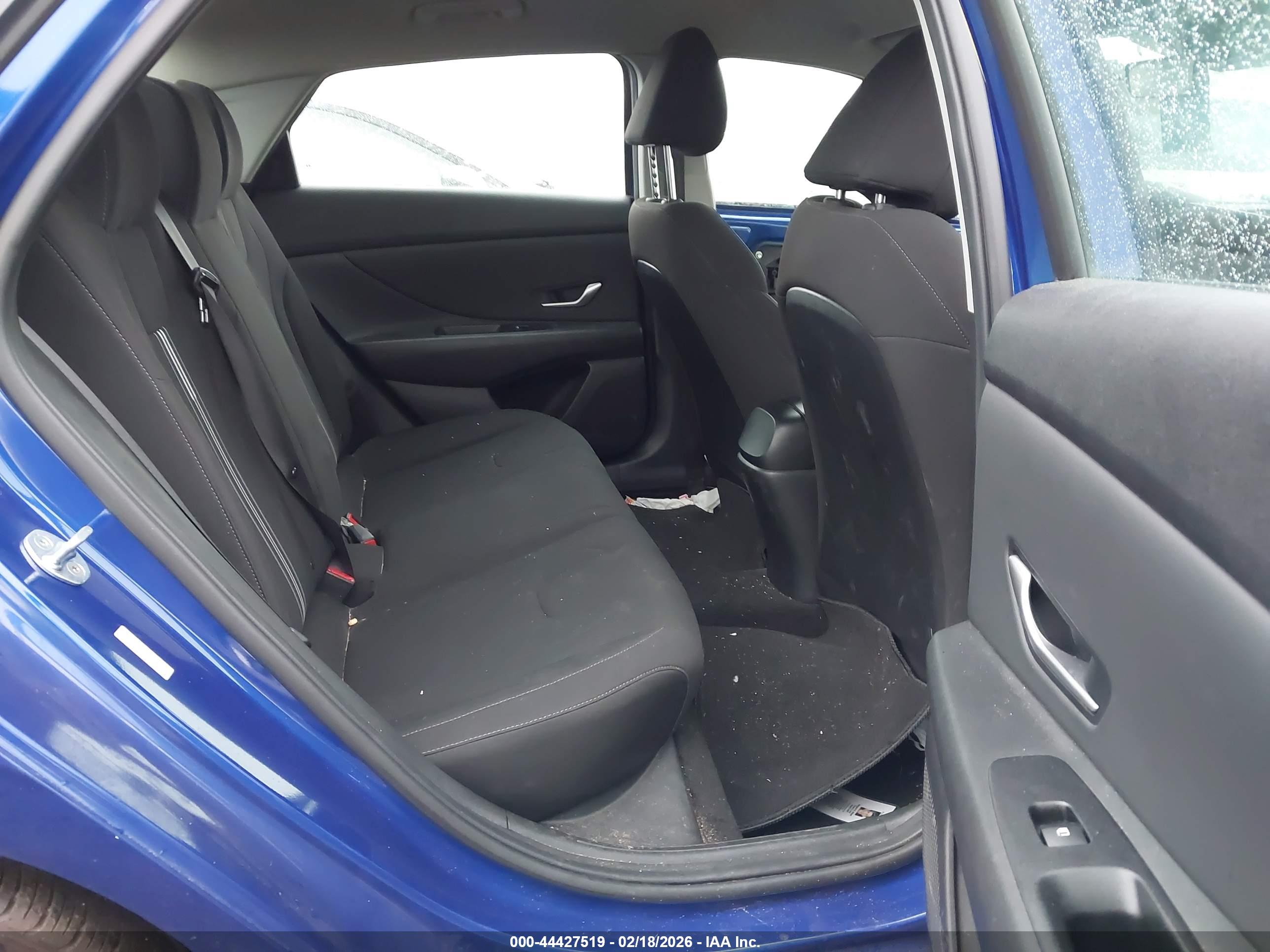 HYUNDAI ELANTRA image 8