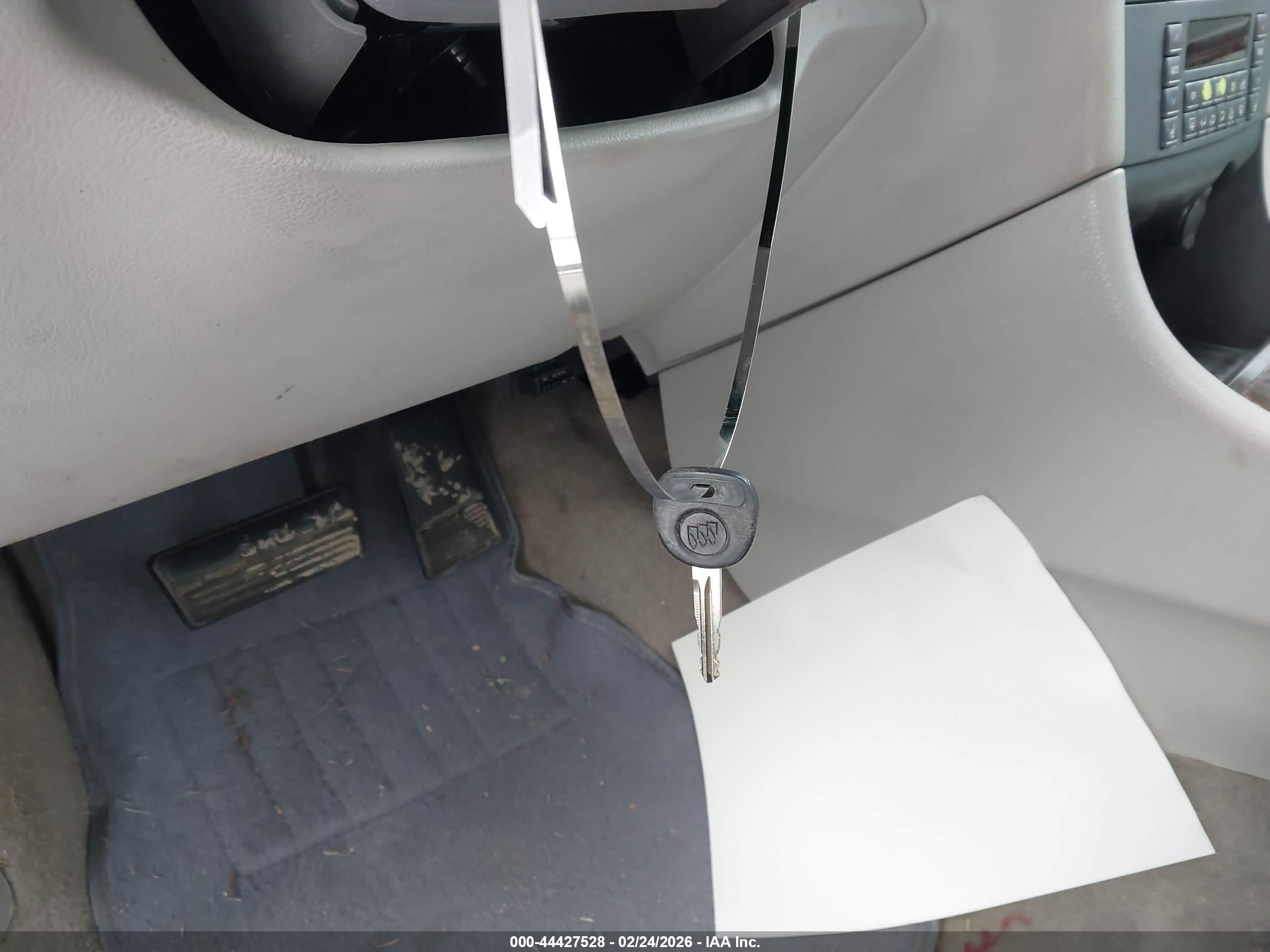 BUICK LACROSSE image 11