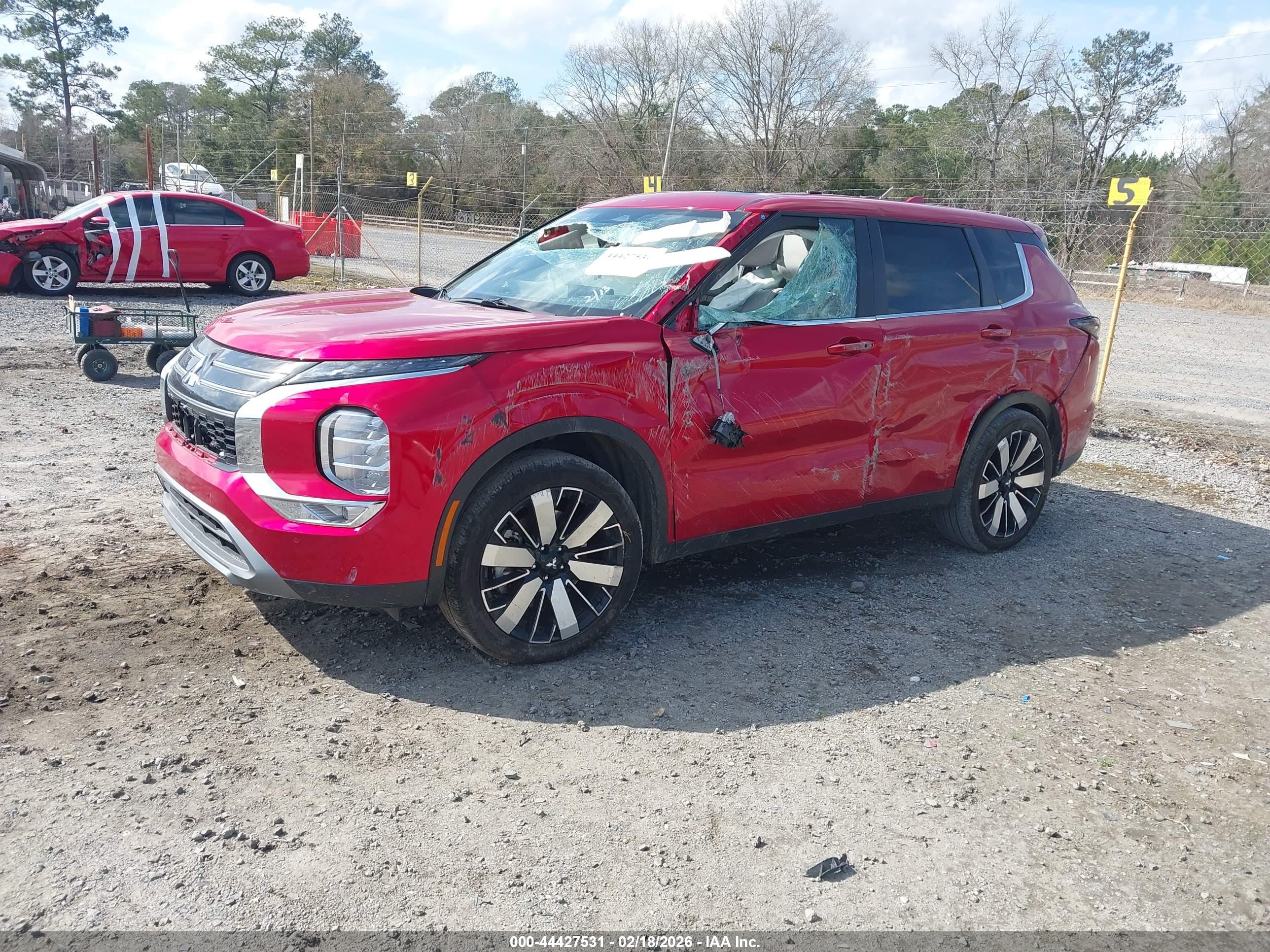 MITSUBISHI OUTLANDER image 2