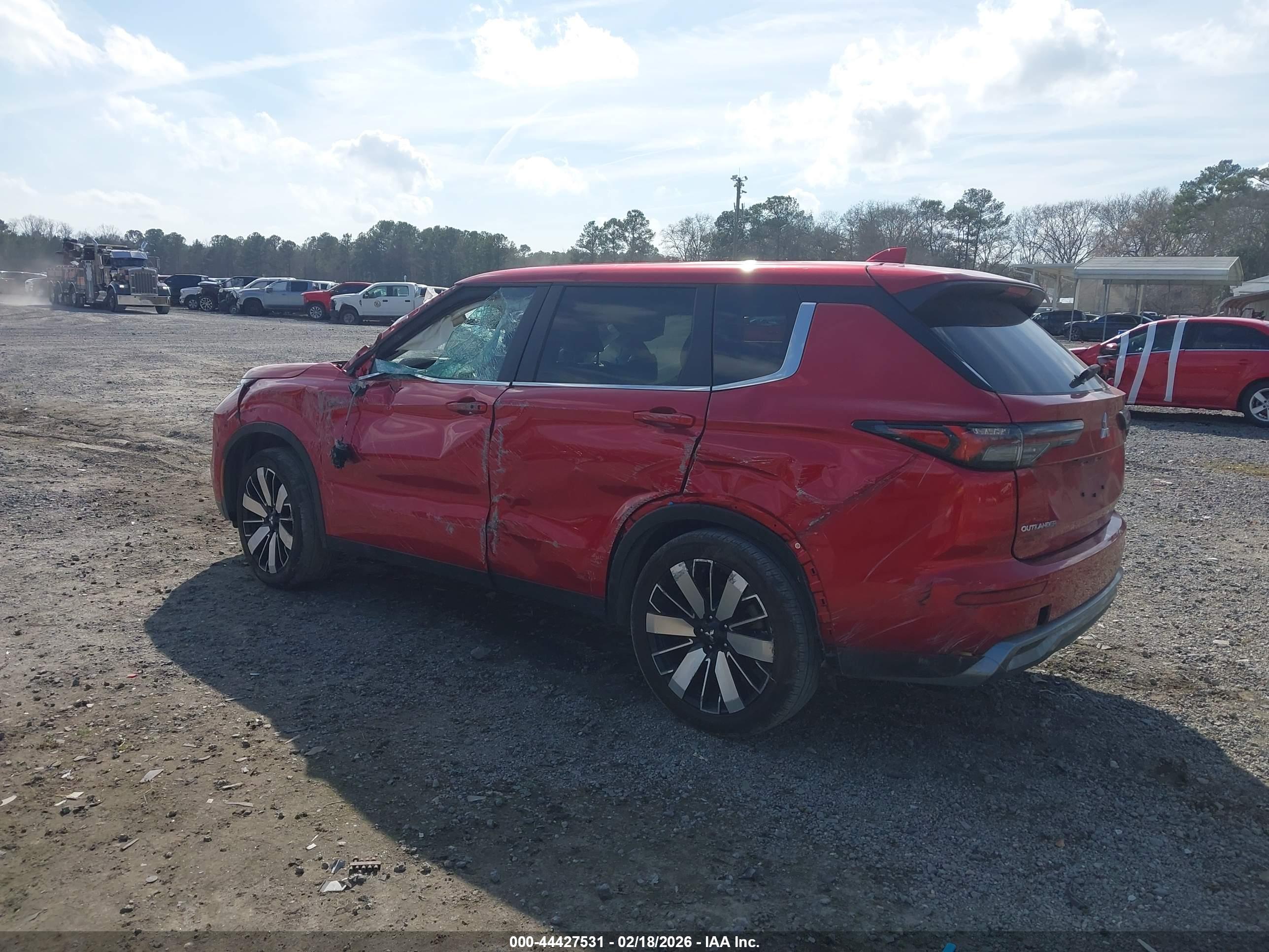 MITSUBISHI OUTLANDER image 3