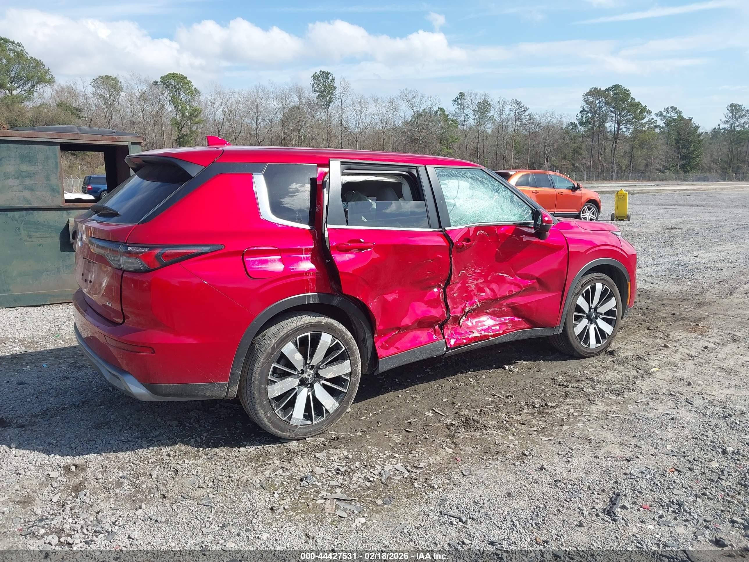 MITSUBISHI OUTLANDER image 4