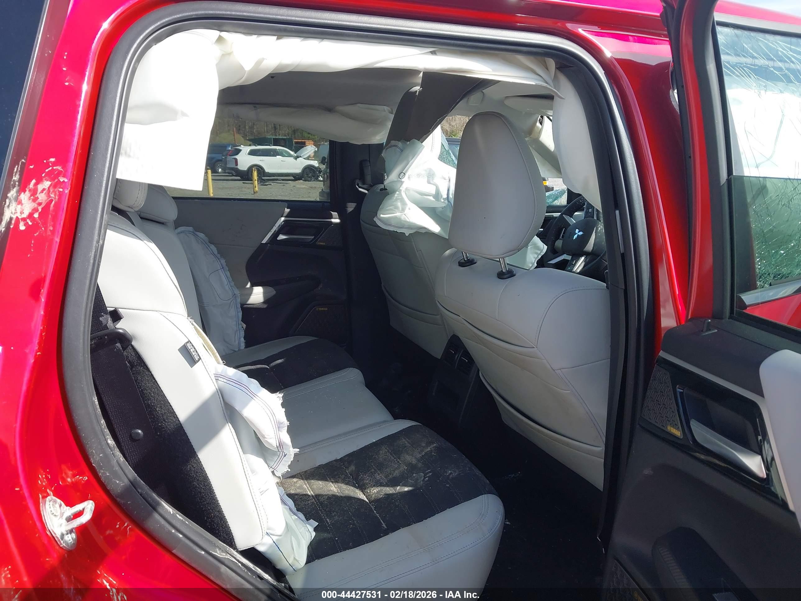 MITSUBISHI OUTLANDER image 8