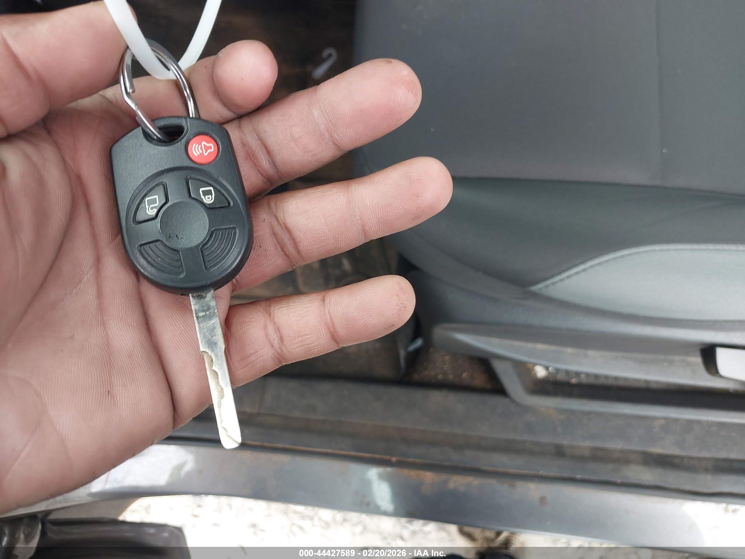 FORD ESCAPE image 11