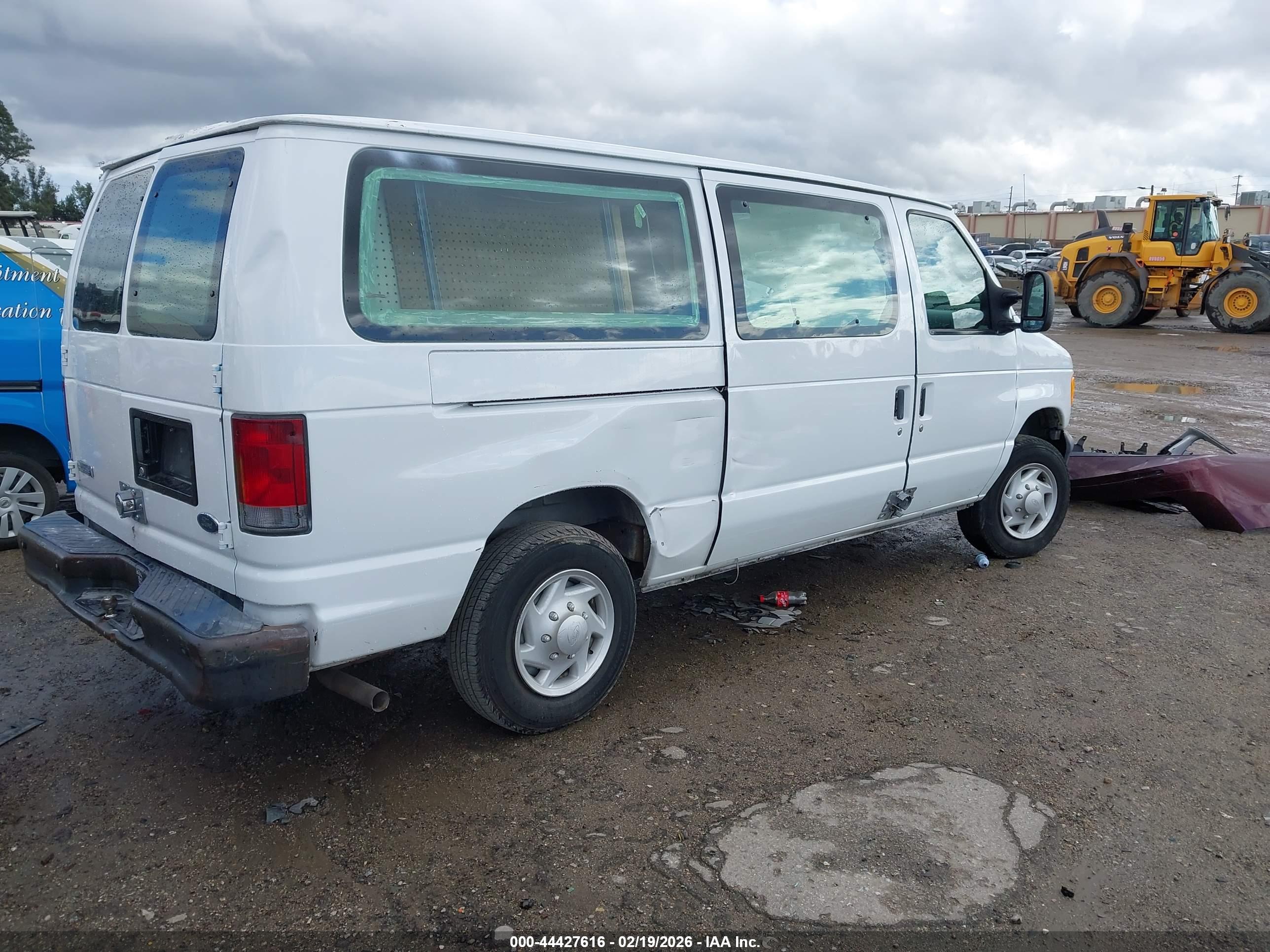 FORD E-150 image 4