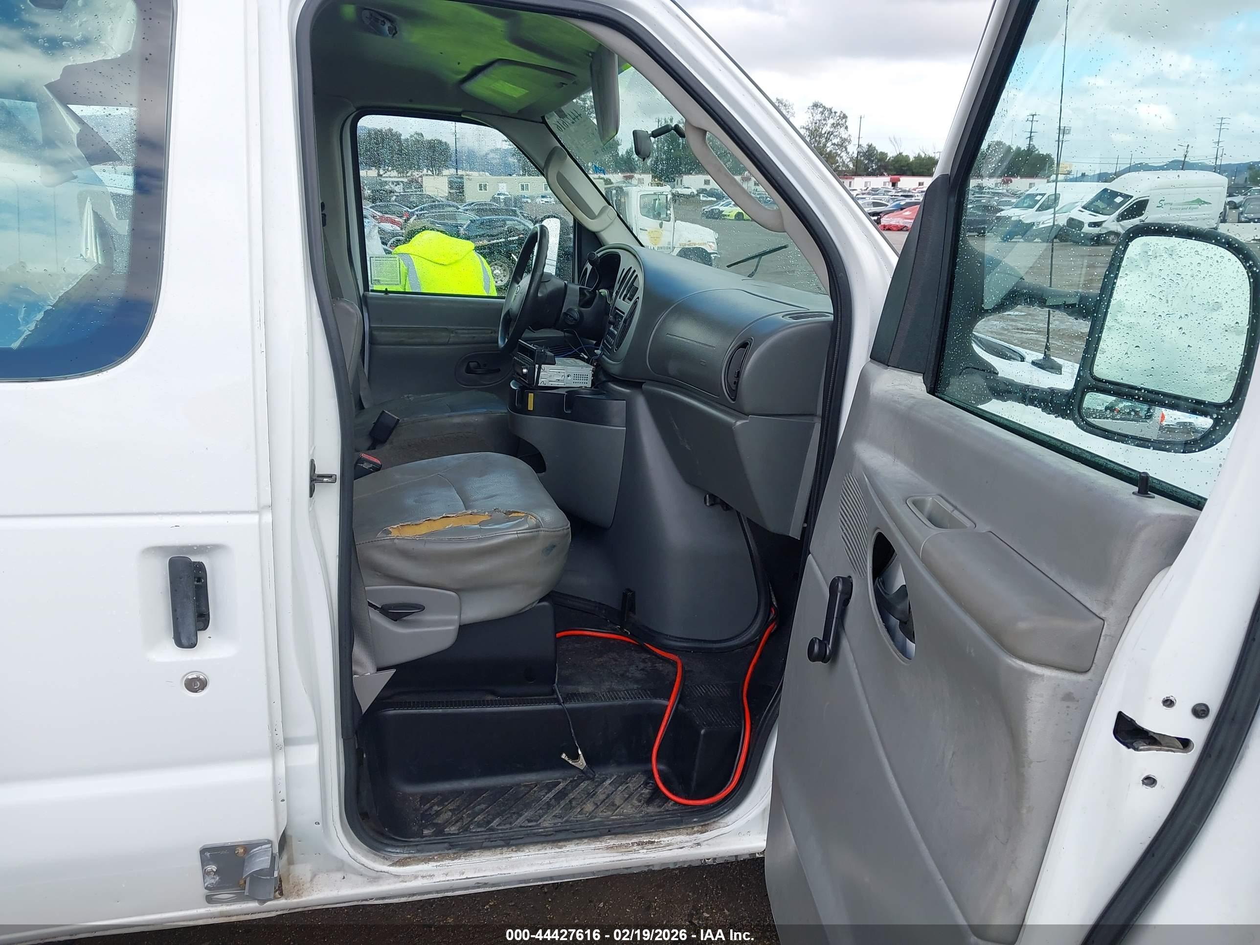FORD E-150 image 5
