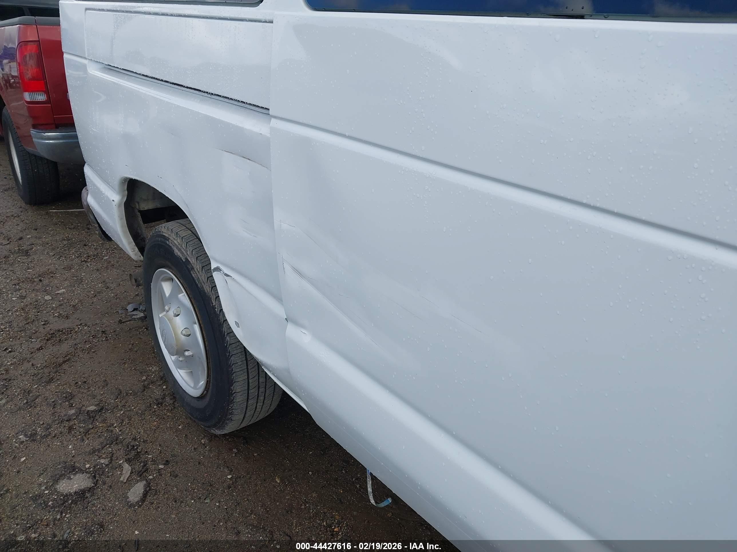 FORD E-150 image 6