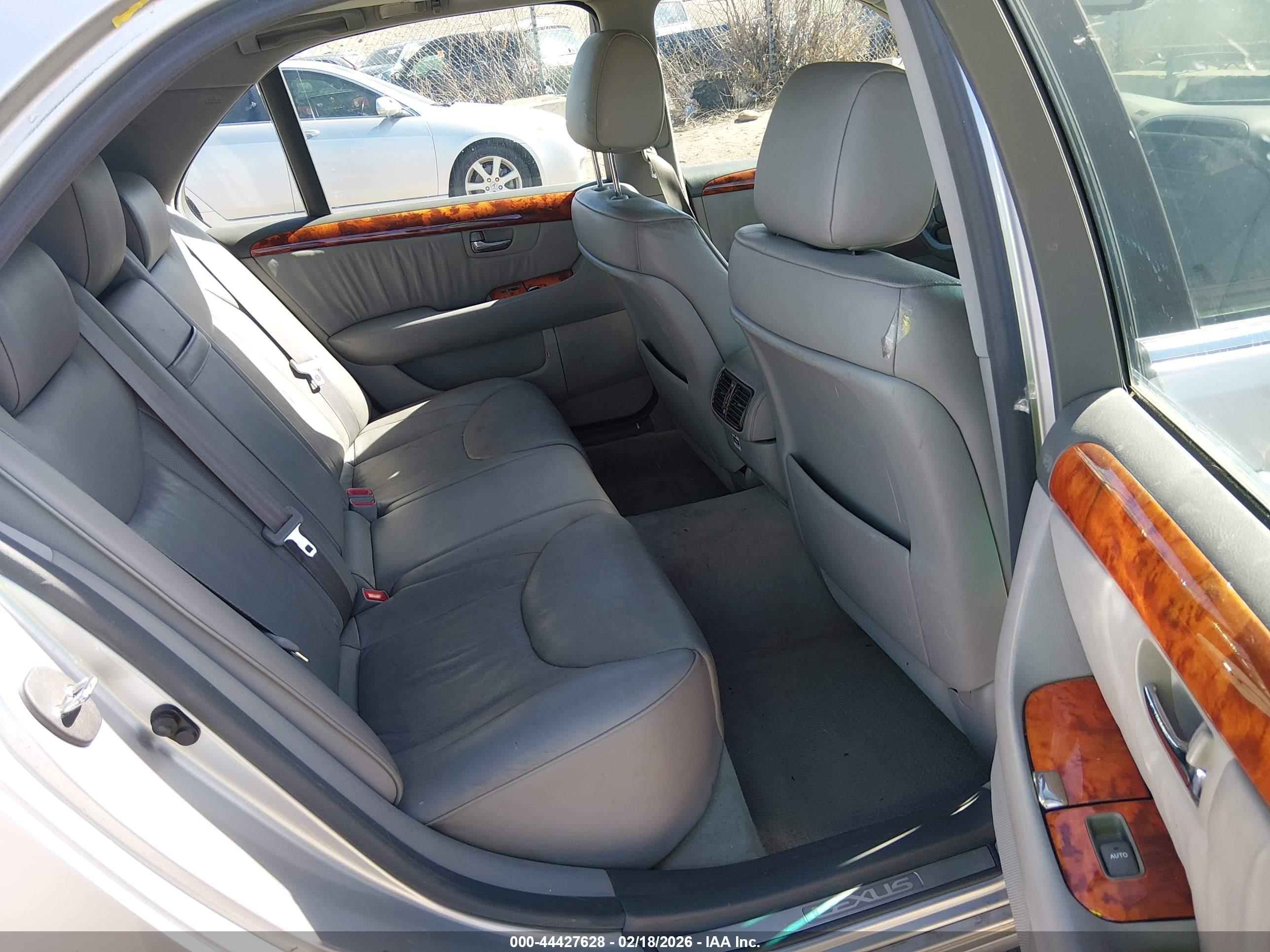 LEXUS LS image 8