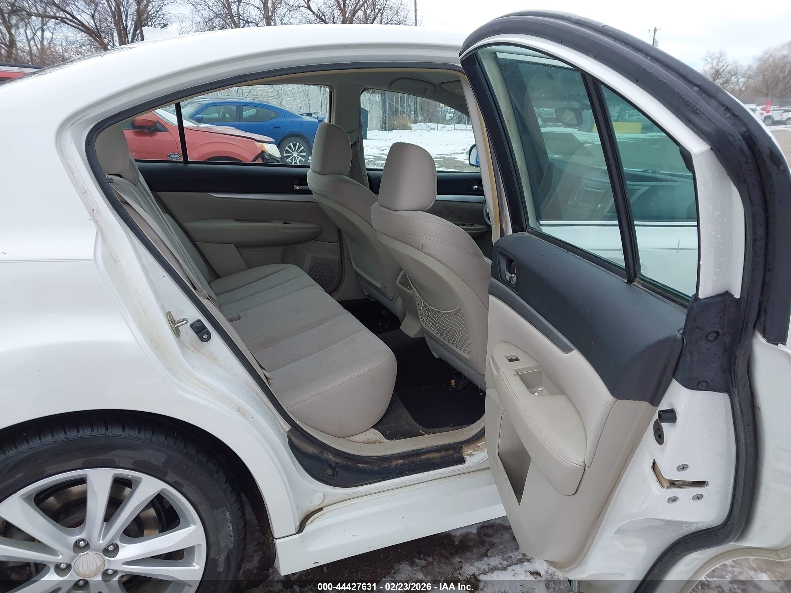 SUBARU LEGACY image 8