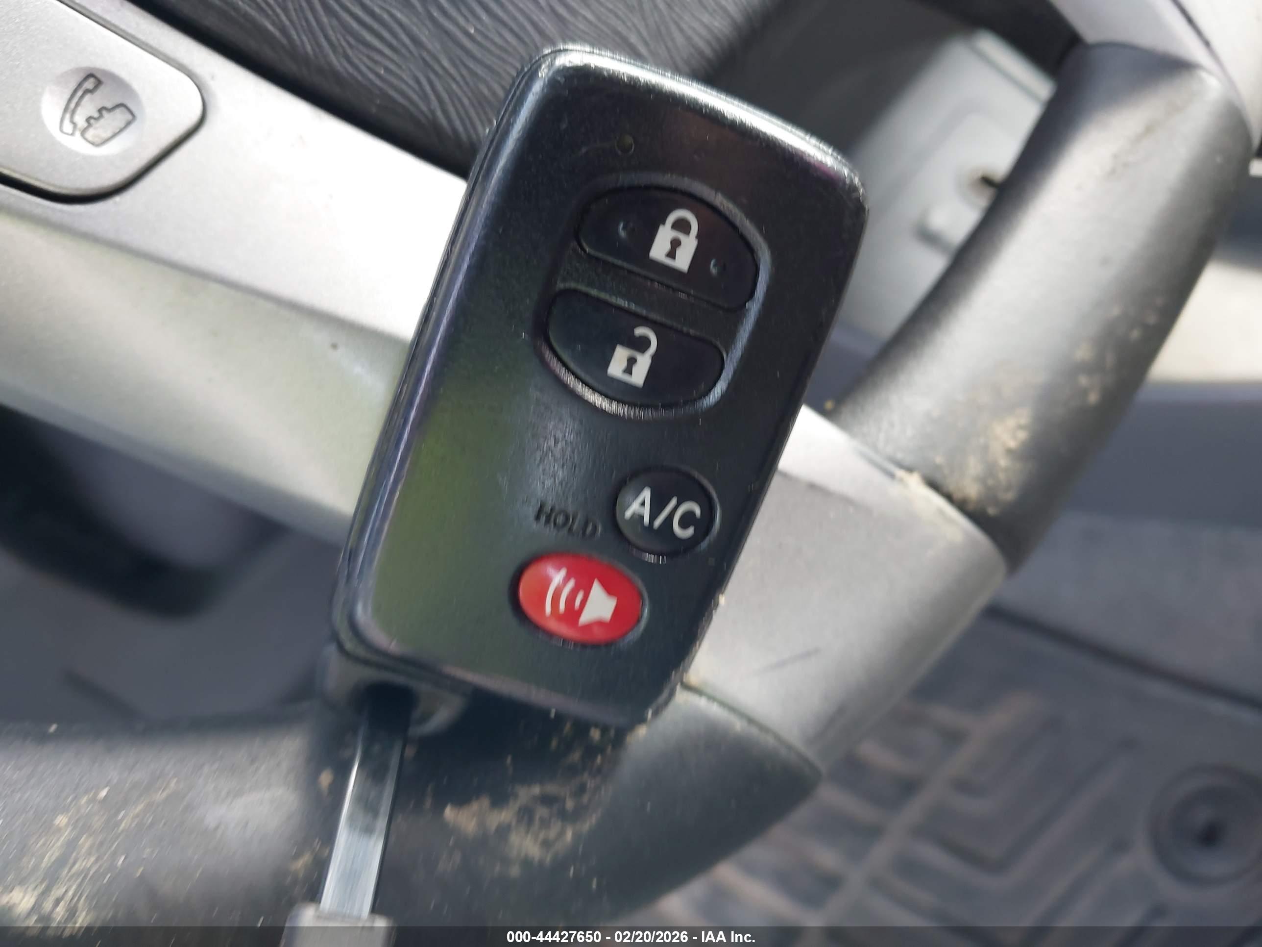 TOYOTA PRIUS image 11