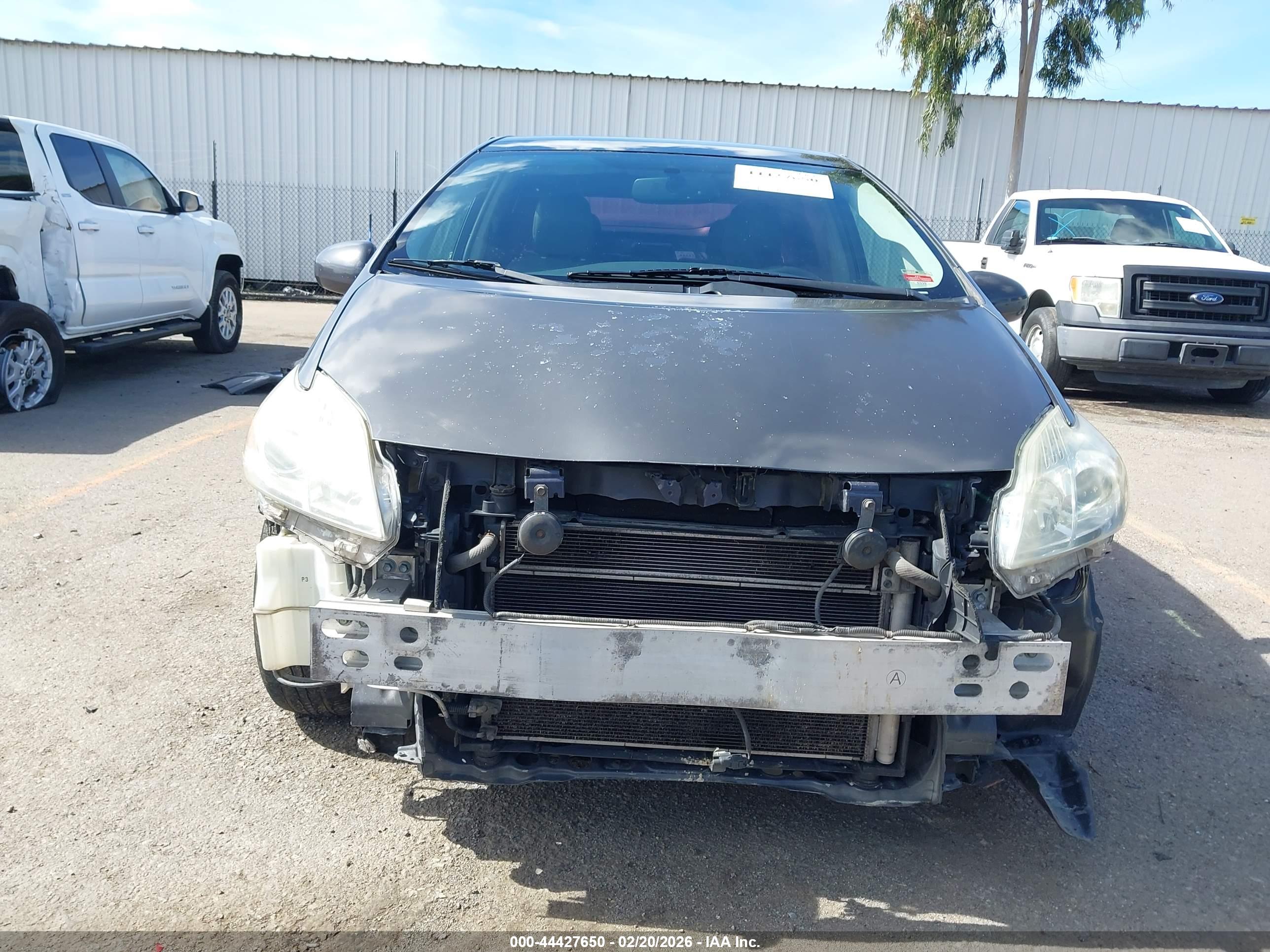 TOYOTA PRIUS image 6