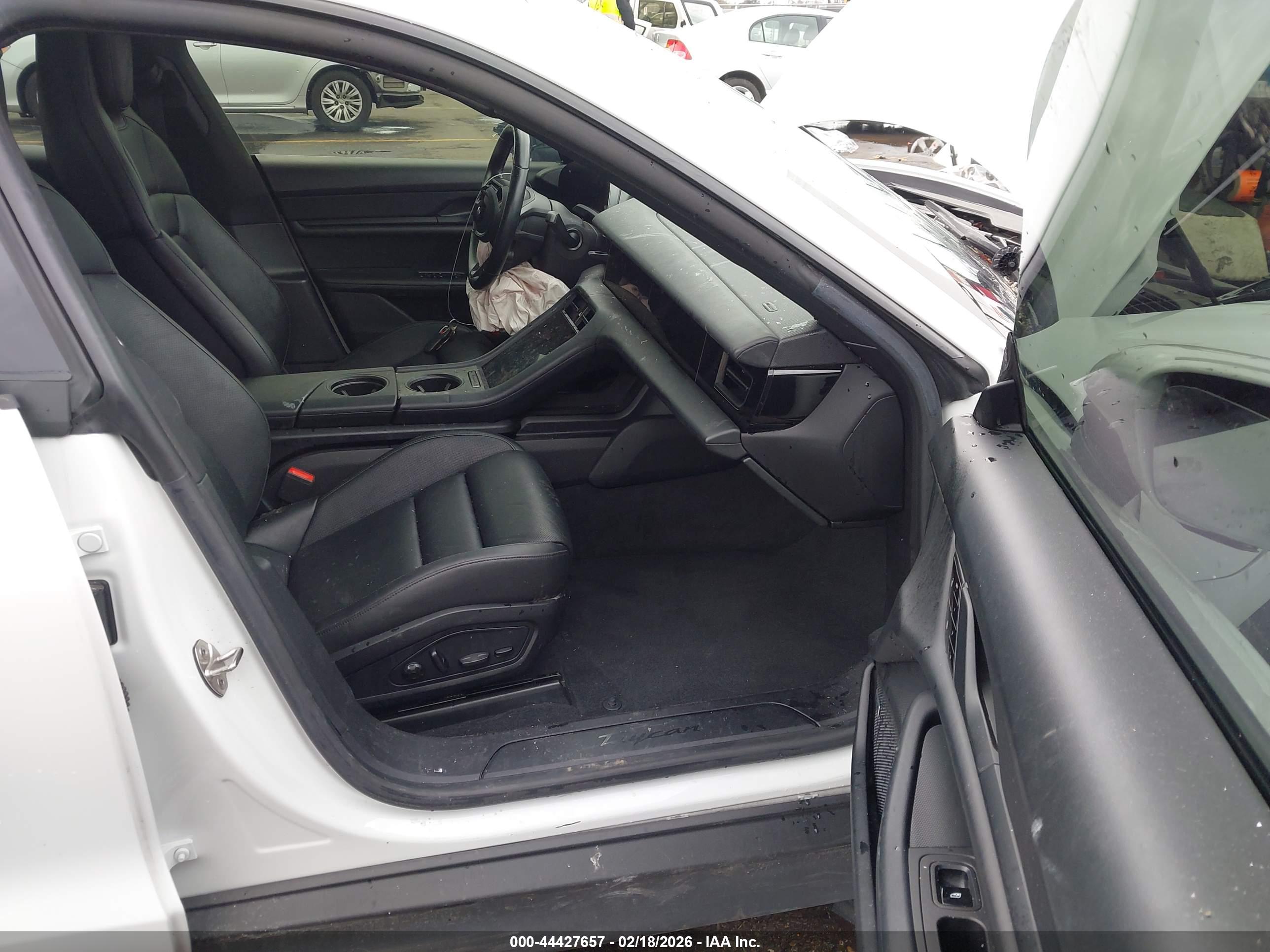 PORSCHE TAYCAN image 5