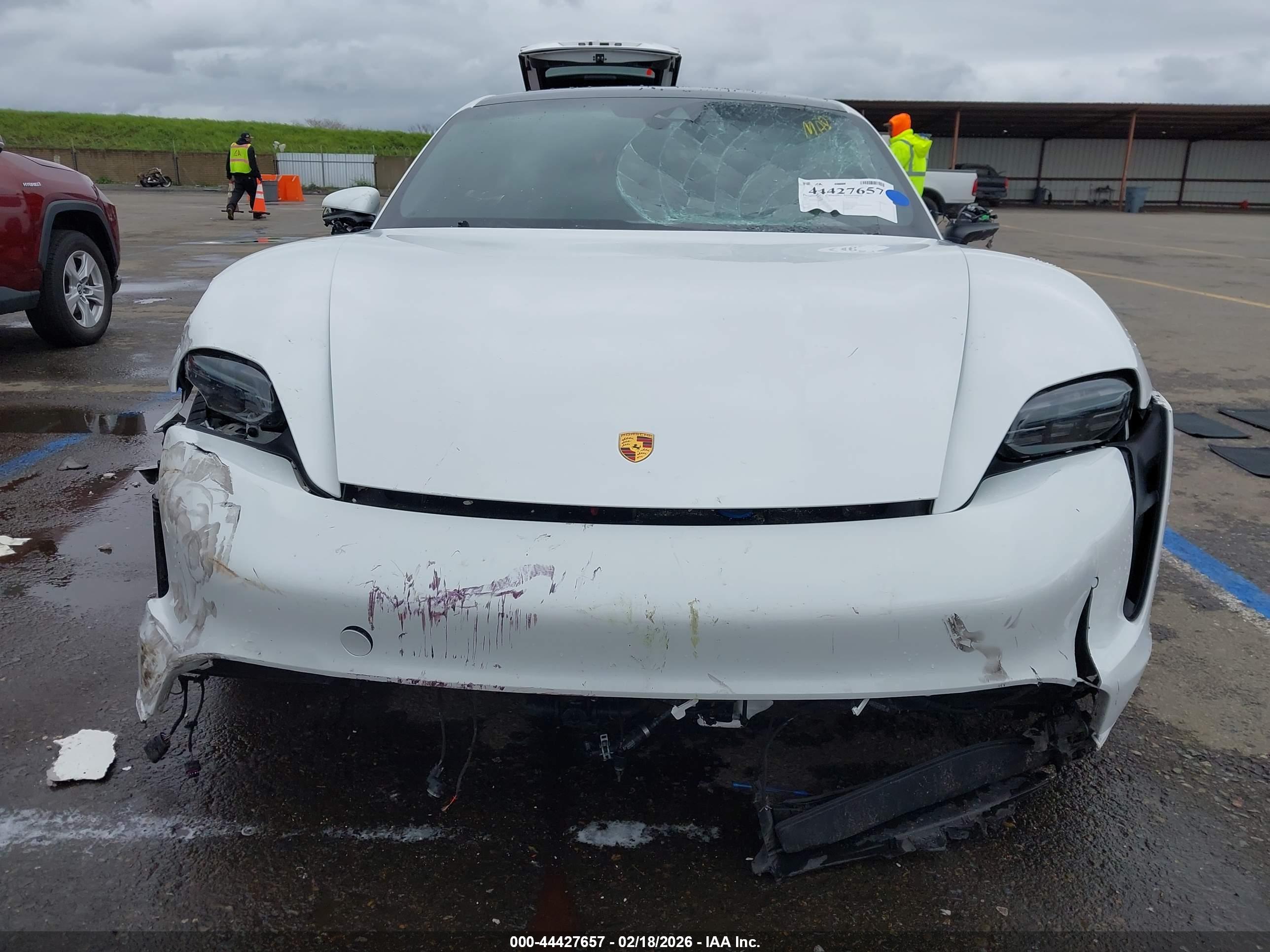 PORSCHE TAYCAN image 6