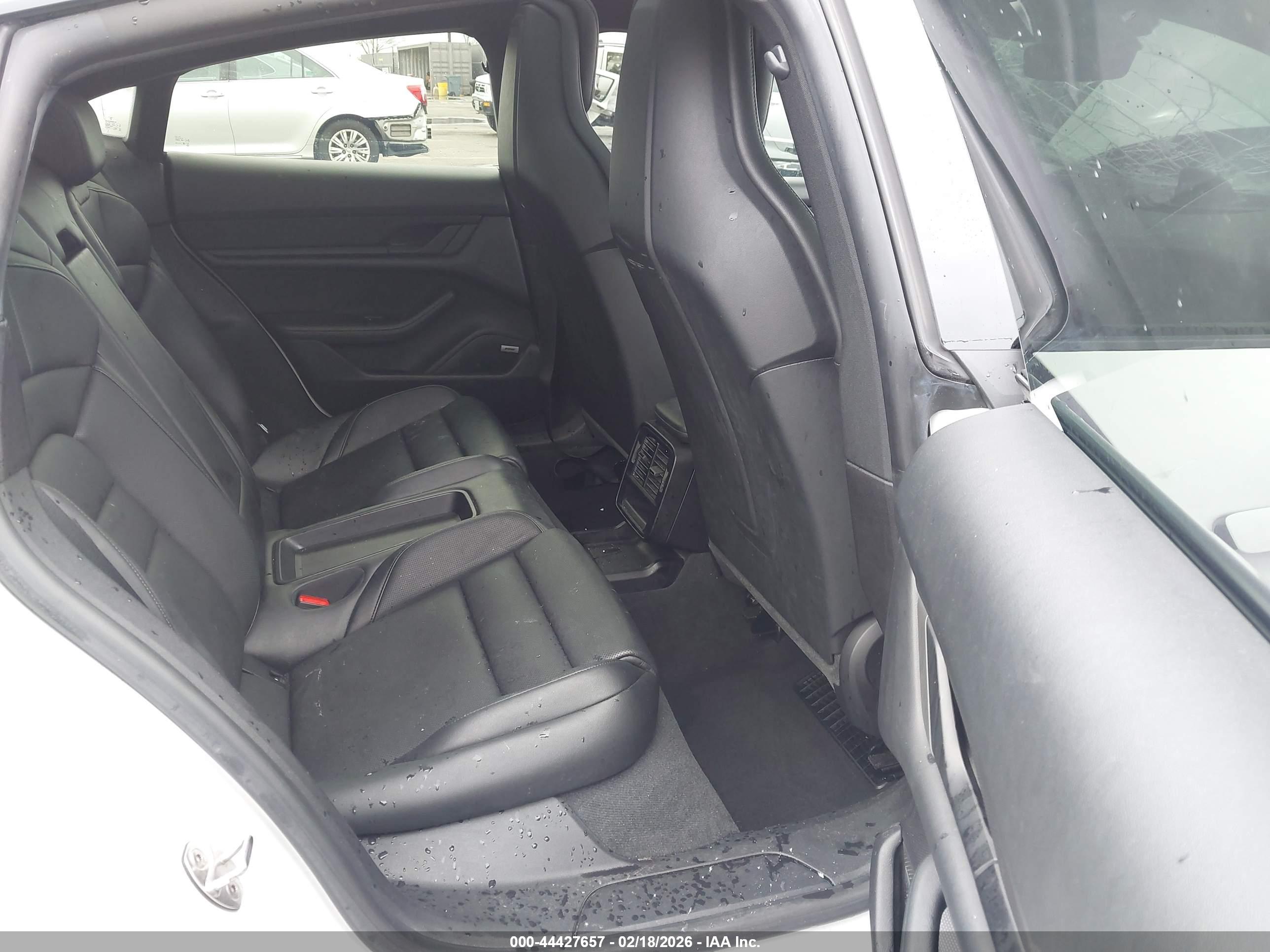 PORSCHE TAYCAN image 8
