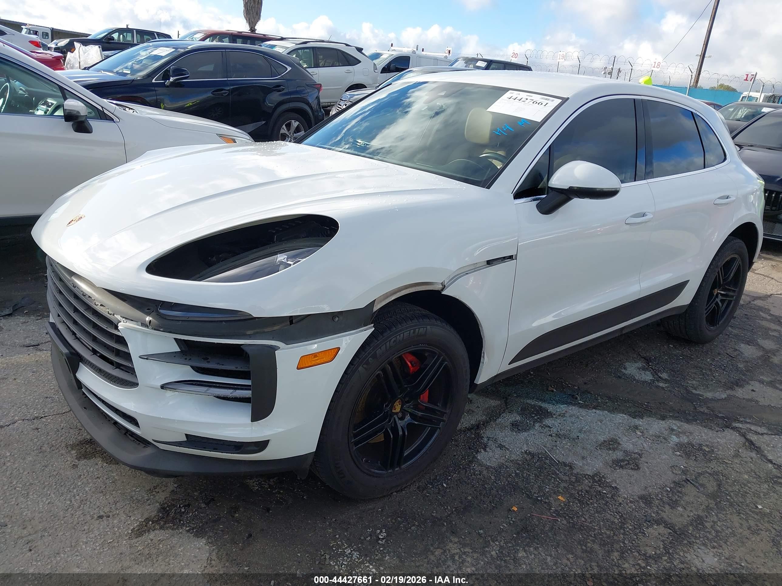 PORSCHE MACAN image 2