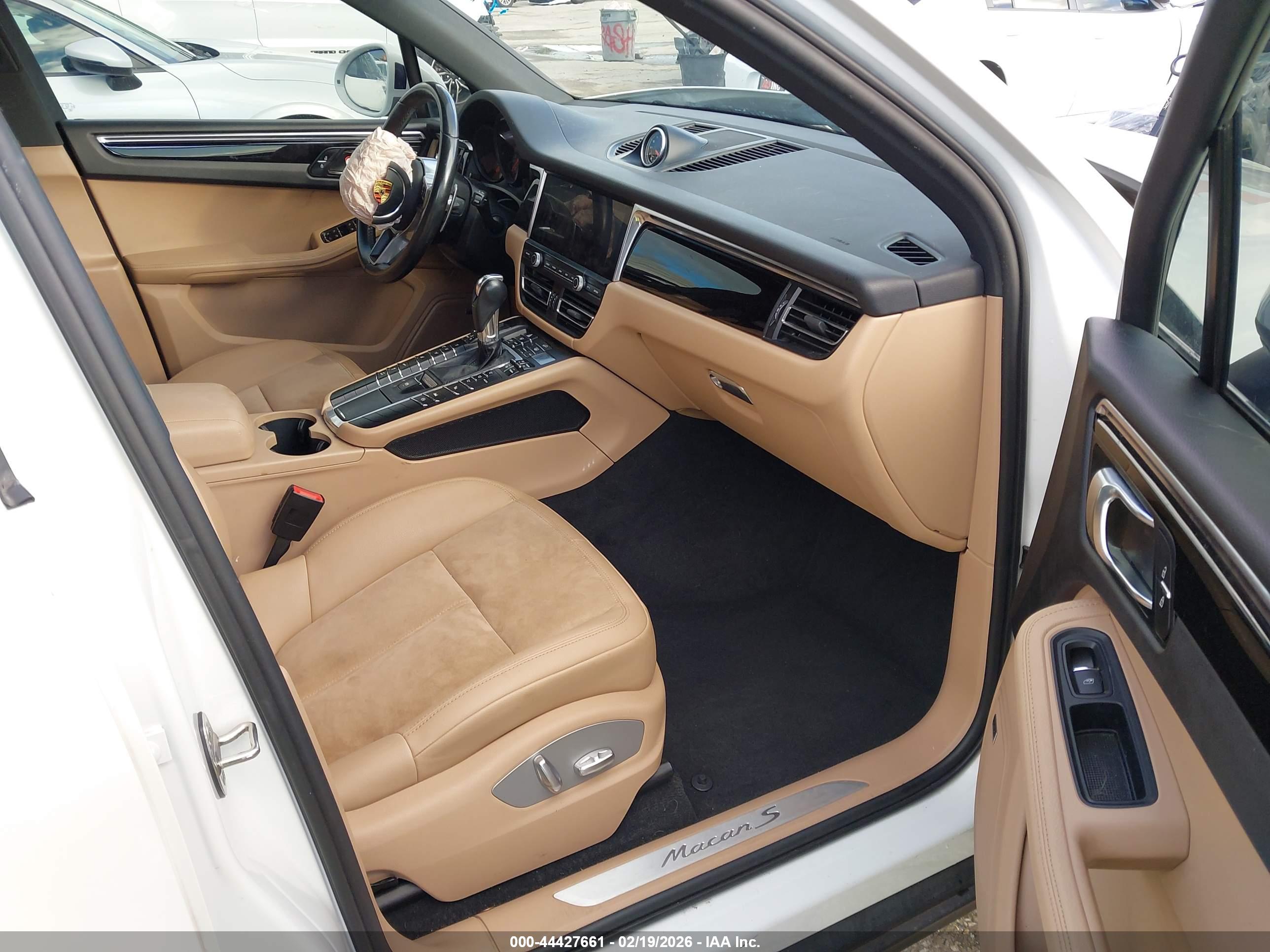 PORSCHE MACAN image 5