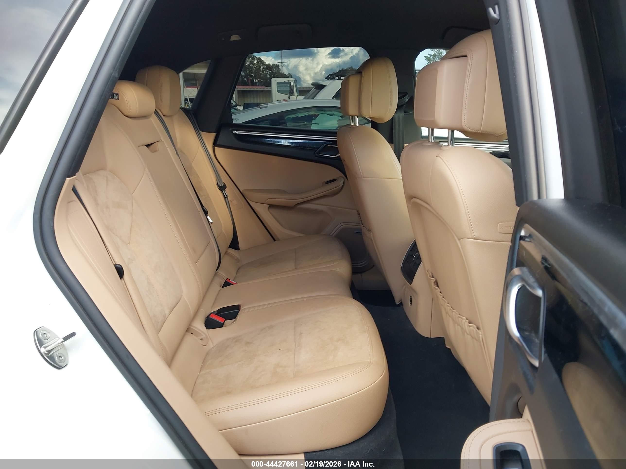PORSCHE MACAN image 8