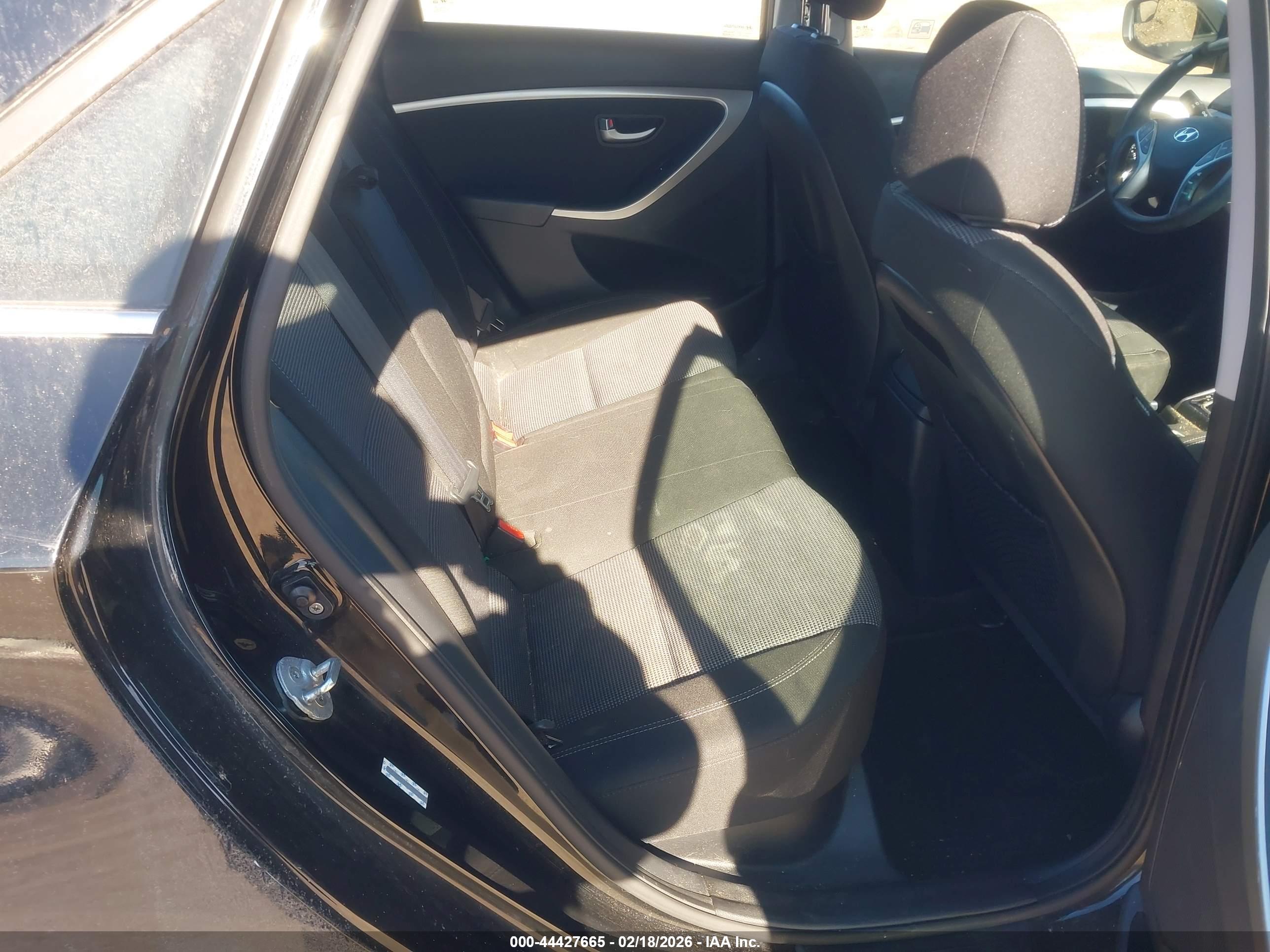 HYUNDAI ELANTRA image 8