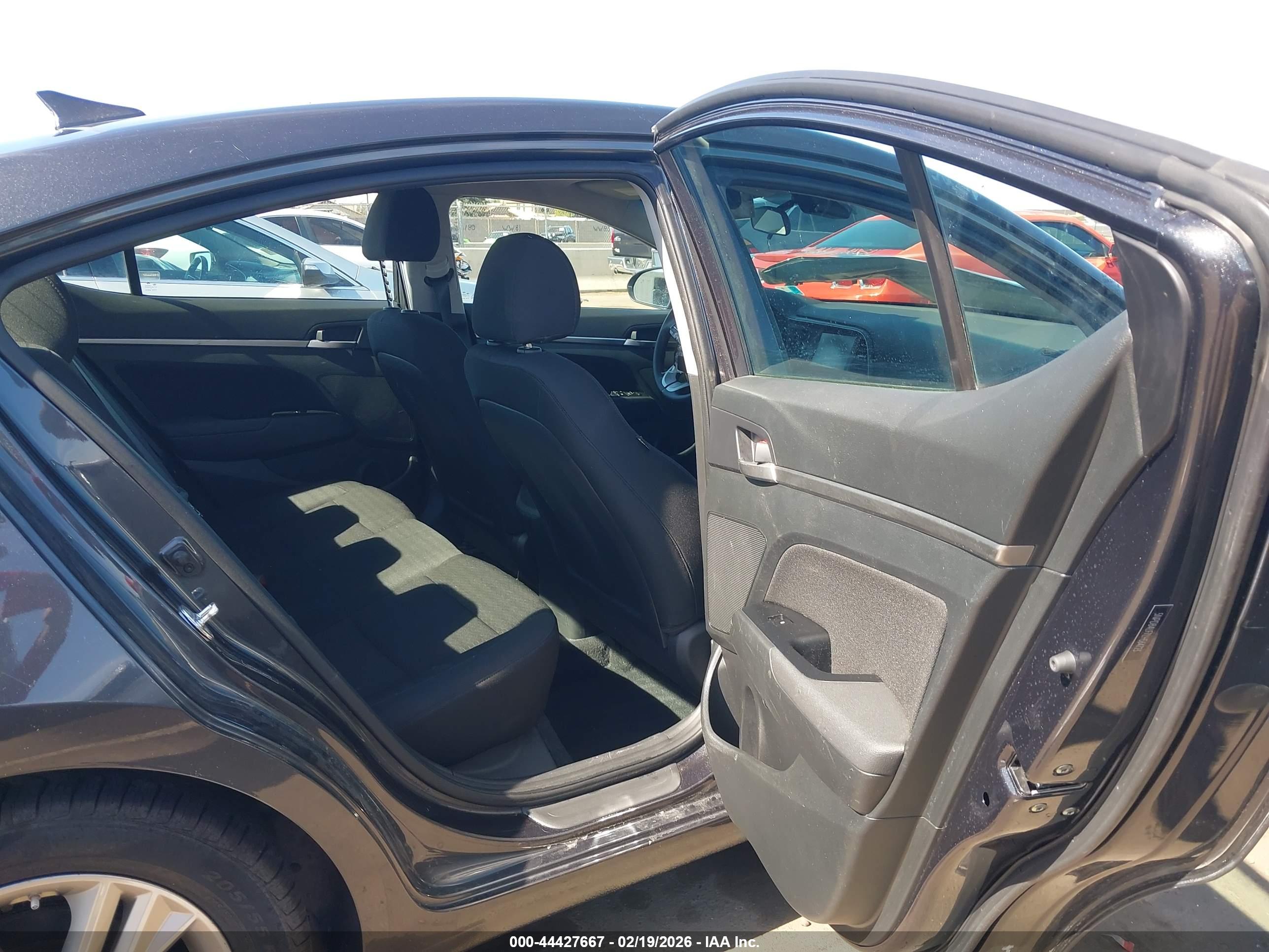 HYUNDAI ELANTRA image 8