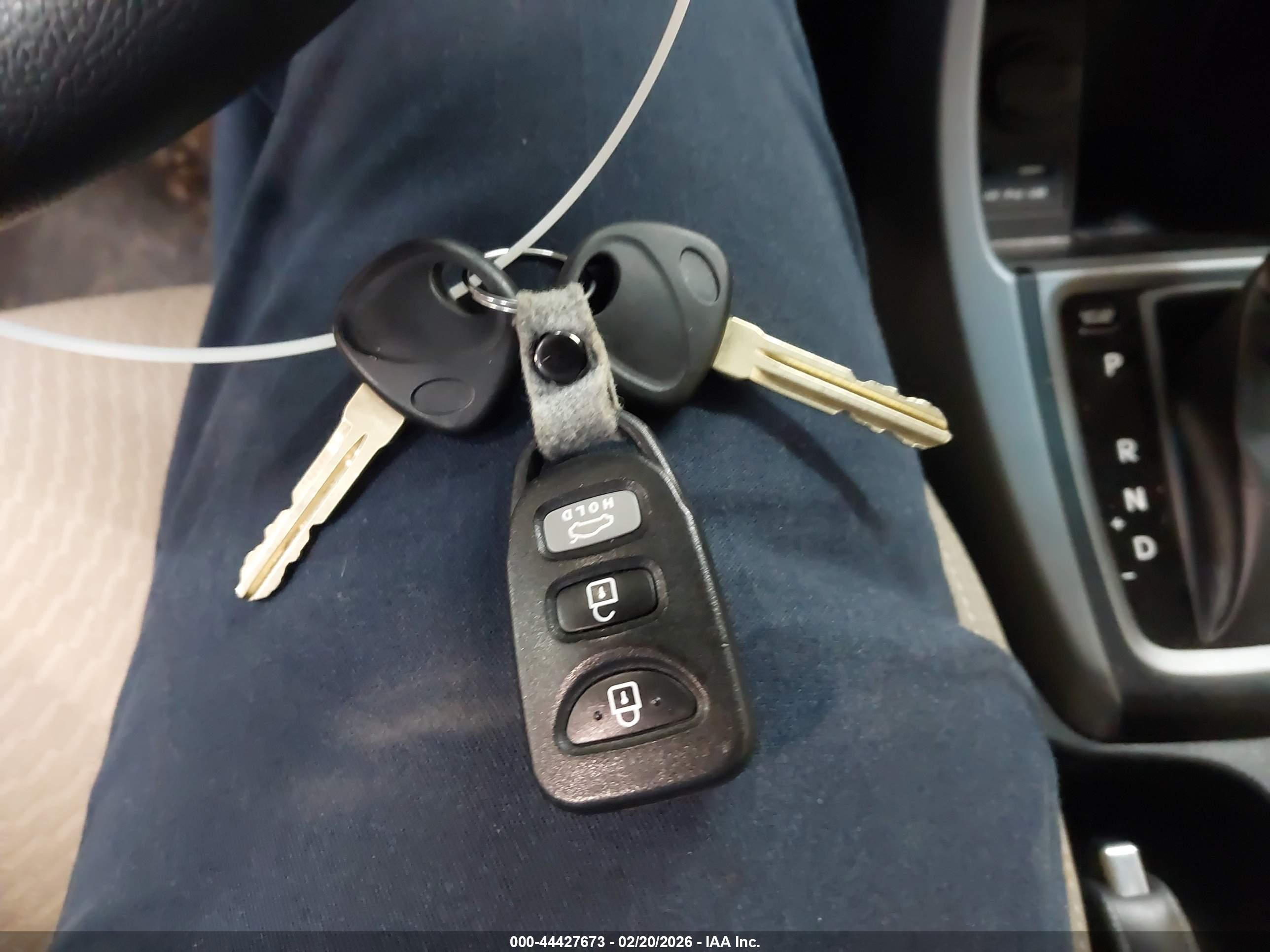 HYUNDAI ELANTRA image 11