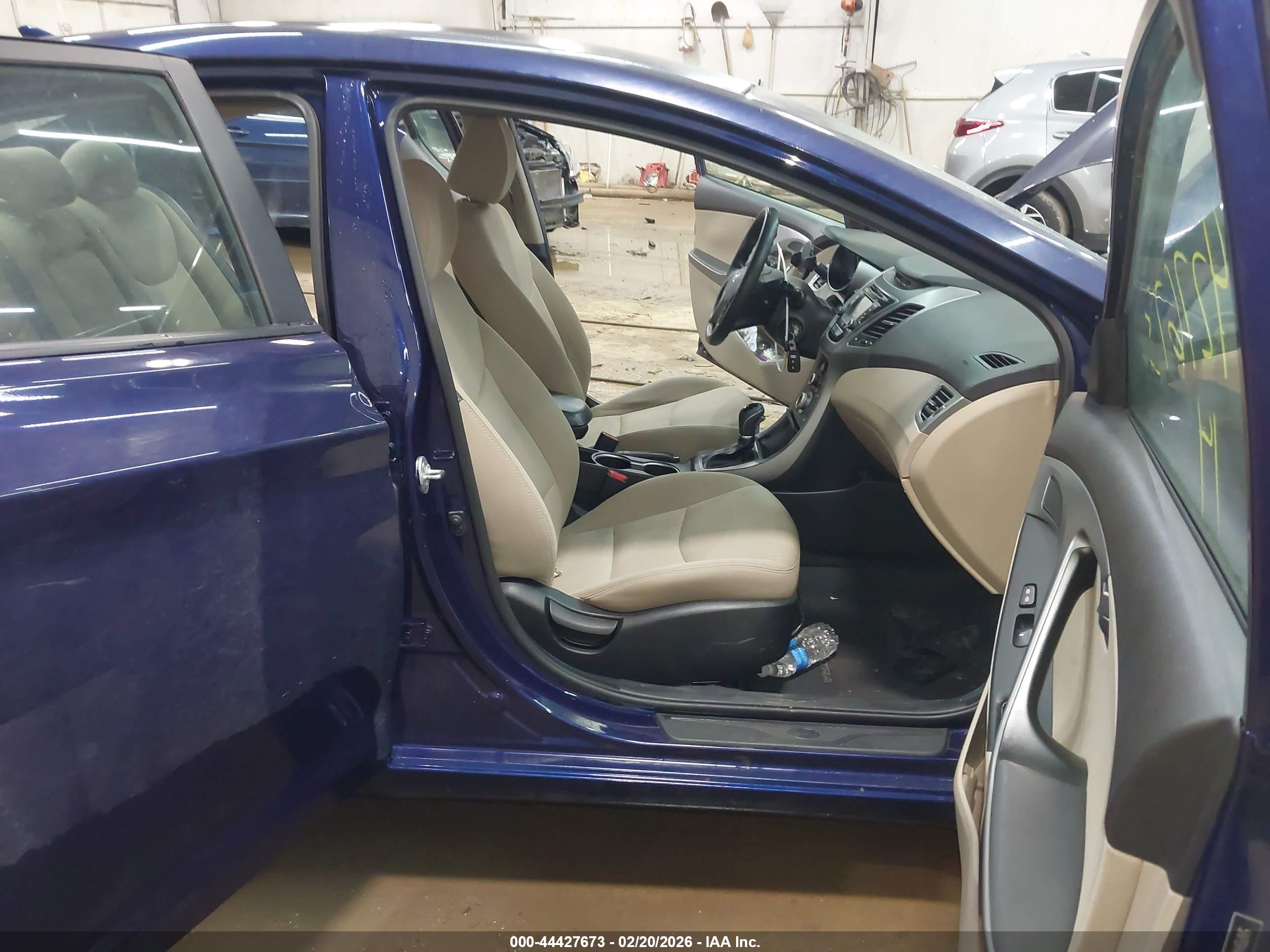 HYUNDAI ELANTRA image 5