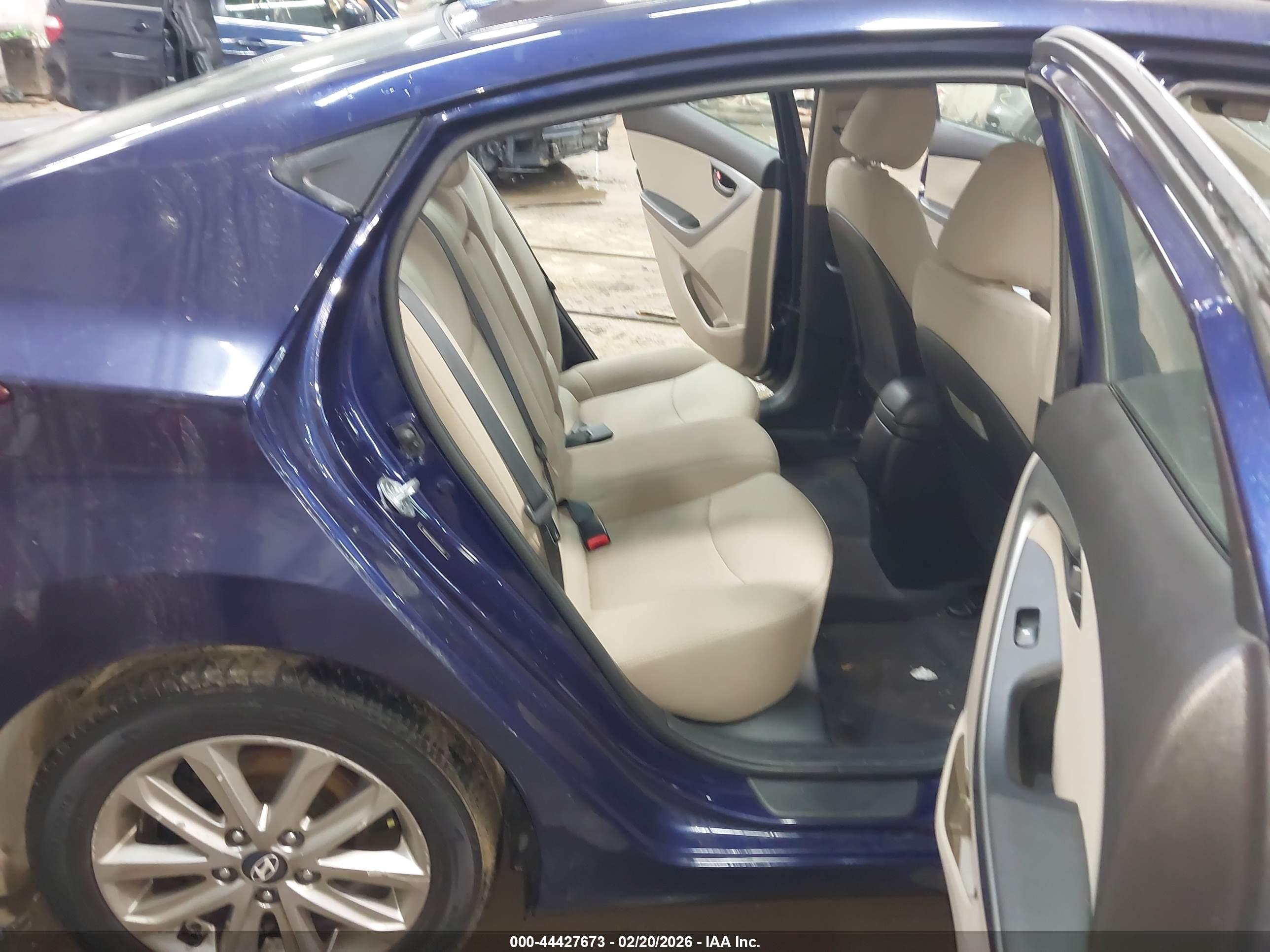 HYUNDAI ELANTRA image 8