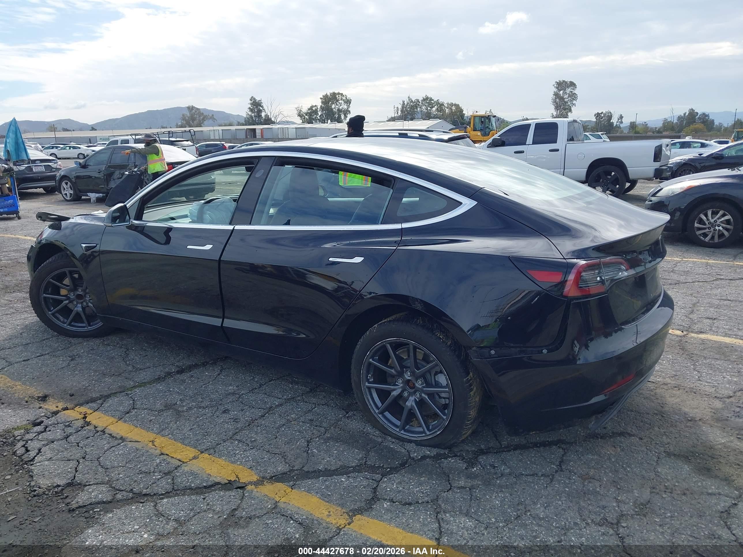 TESLA MODEL image 3