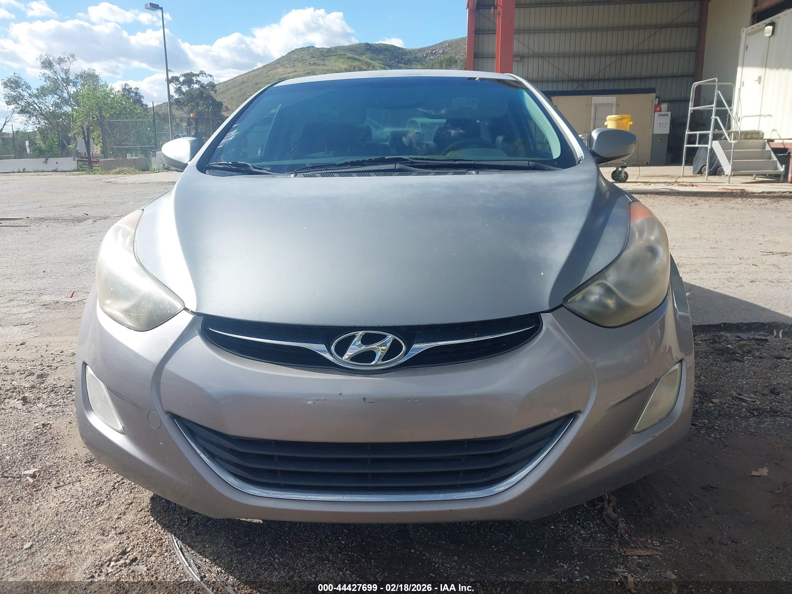 HYUNDAI ELANTRA image 6
