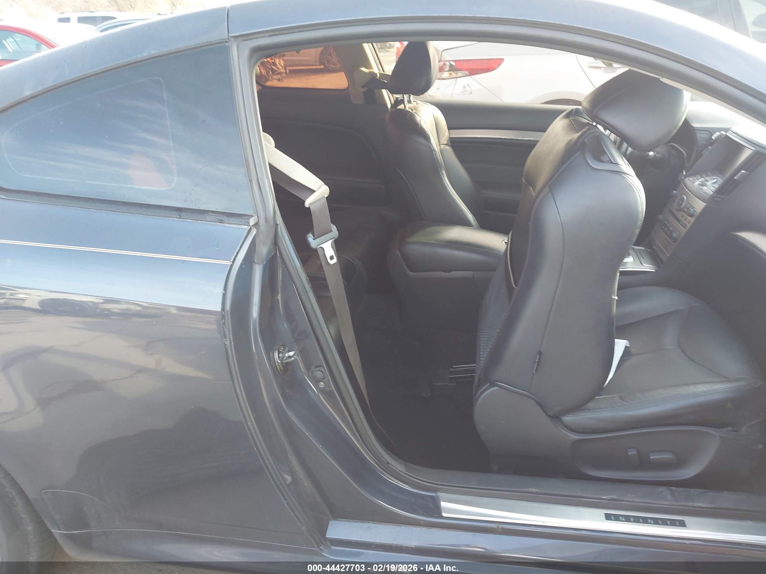 INFINITI G37 image 8