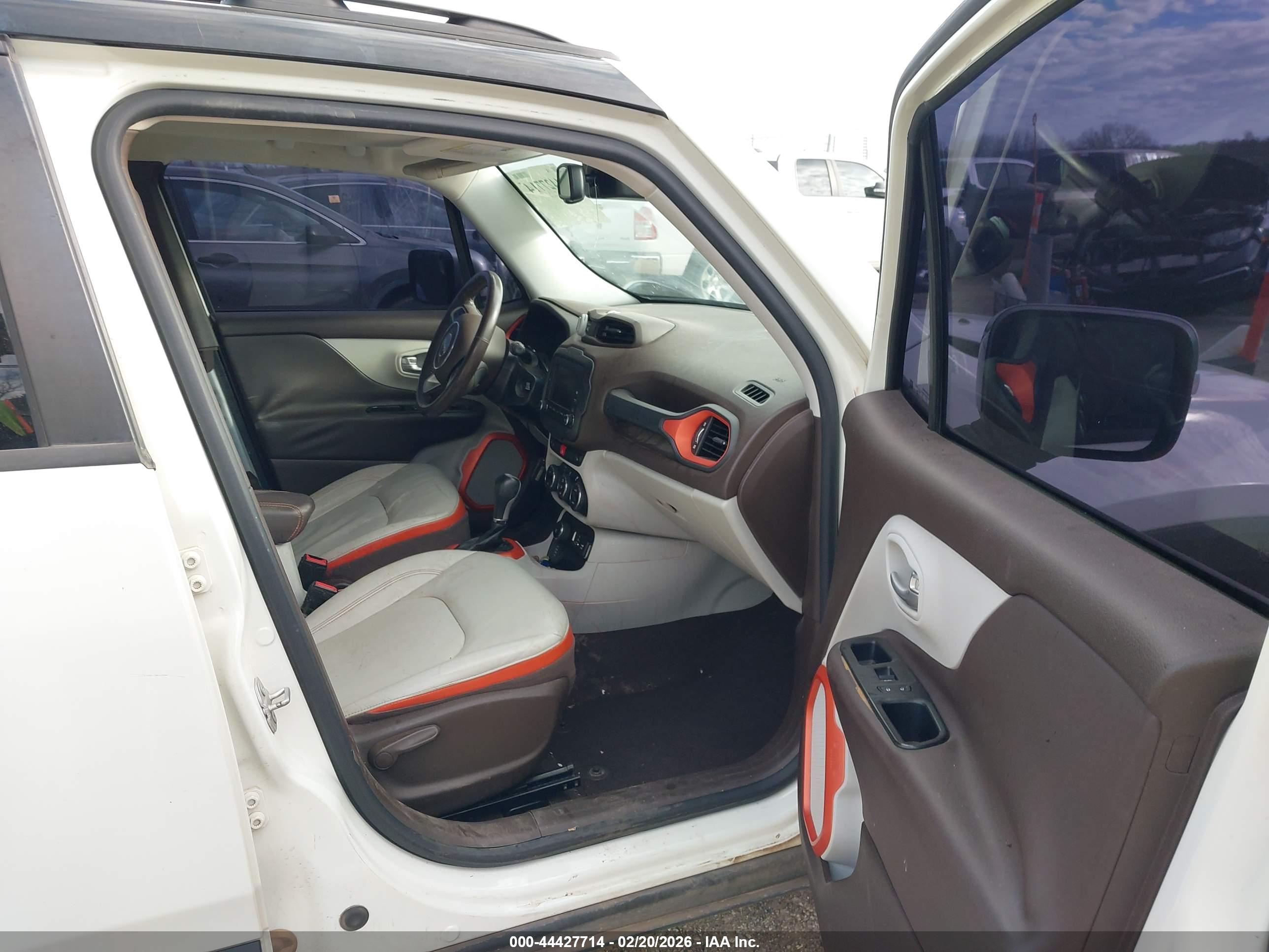 JEEP RENEGADE image 5