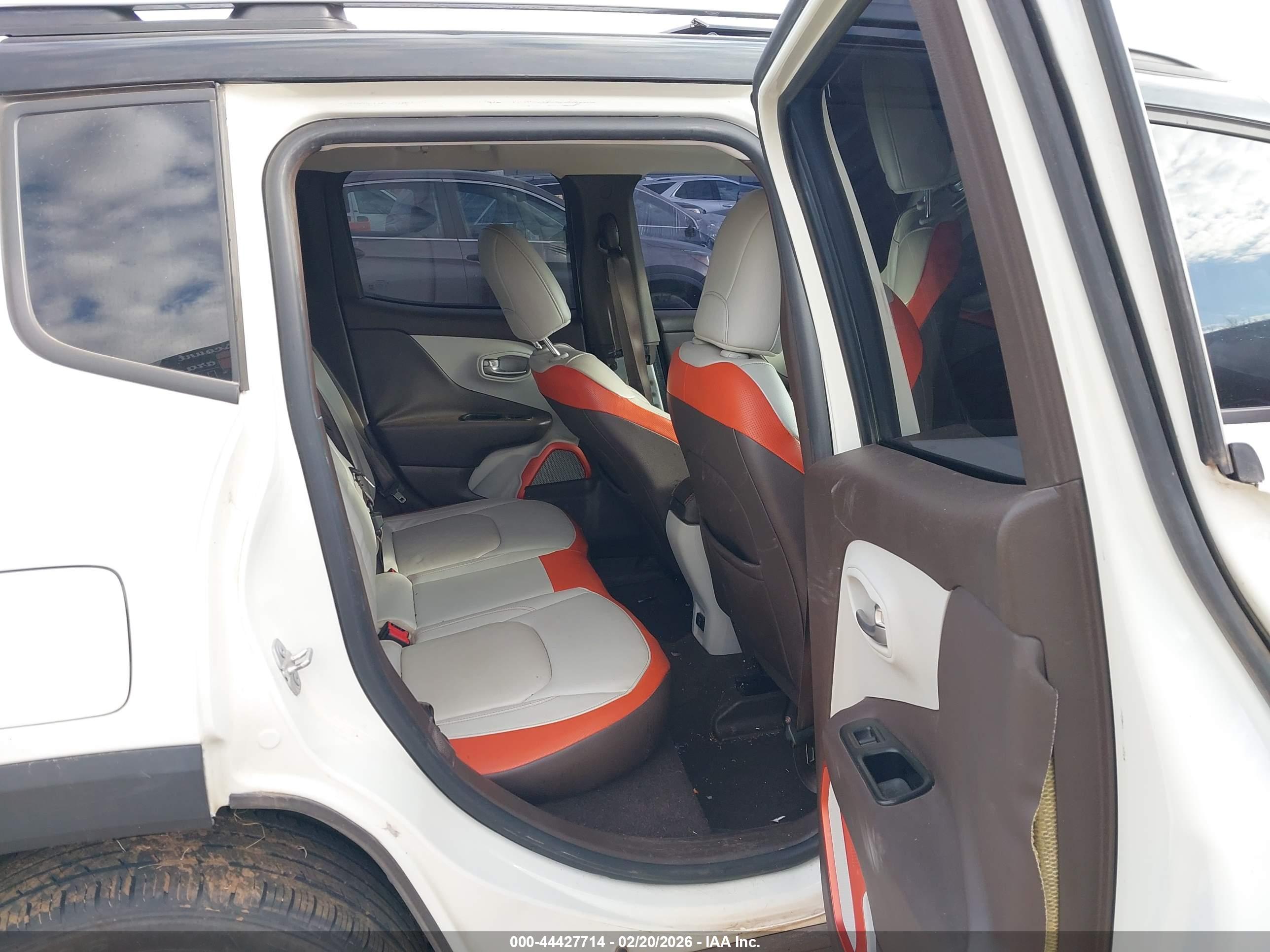 JEEP RENEGADE image 8