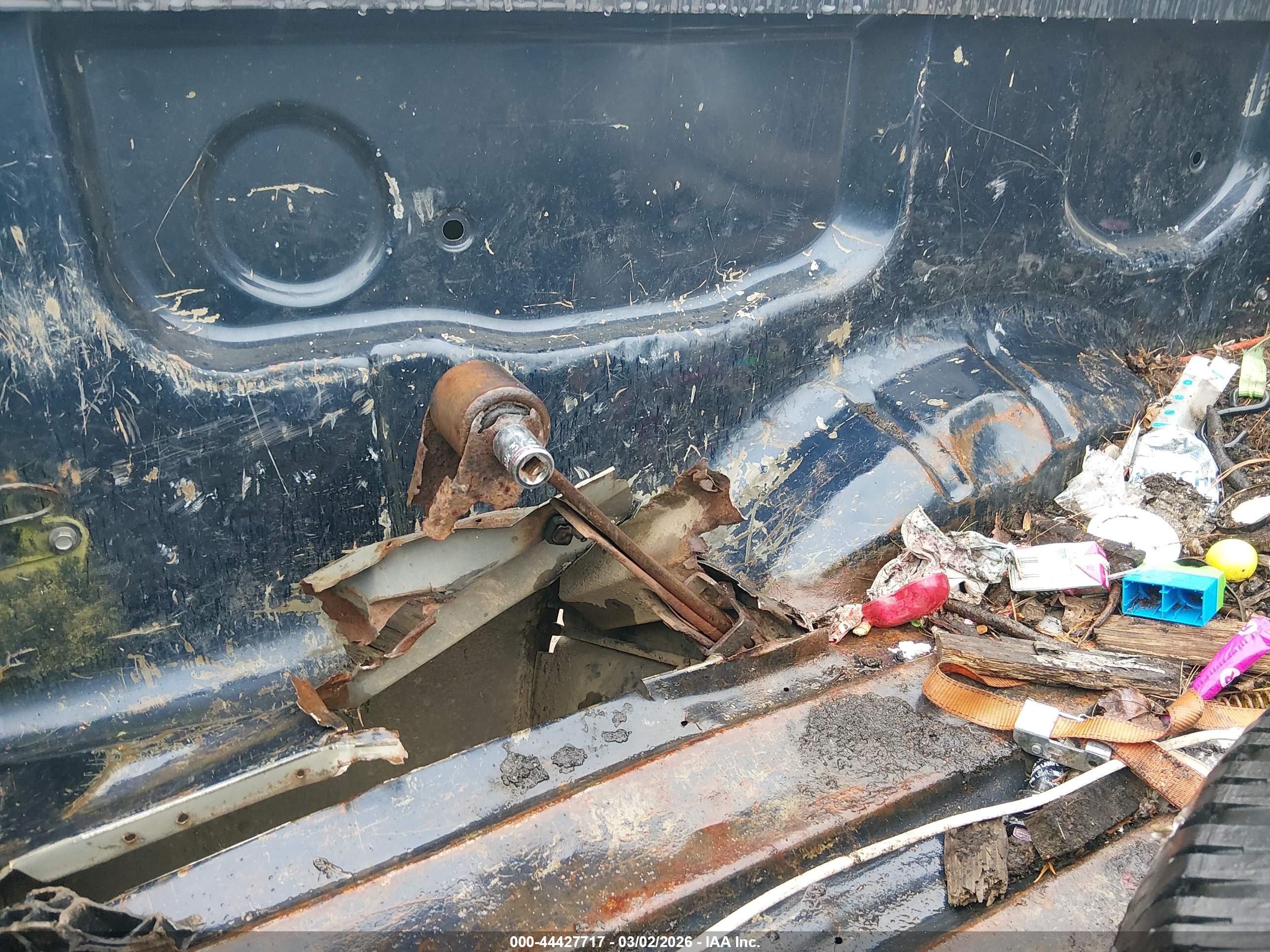 NISSAN TITAN image 6