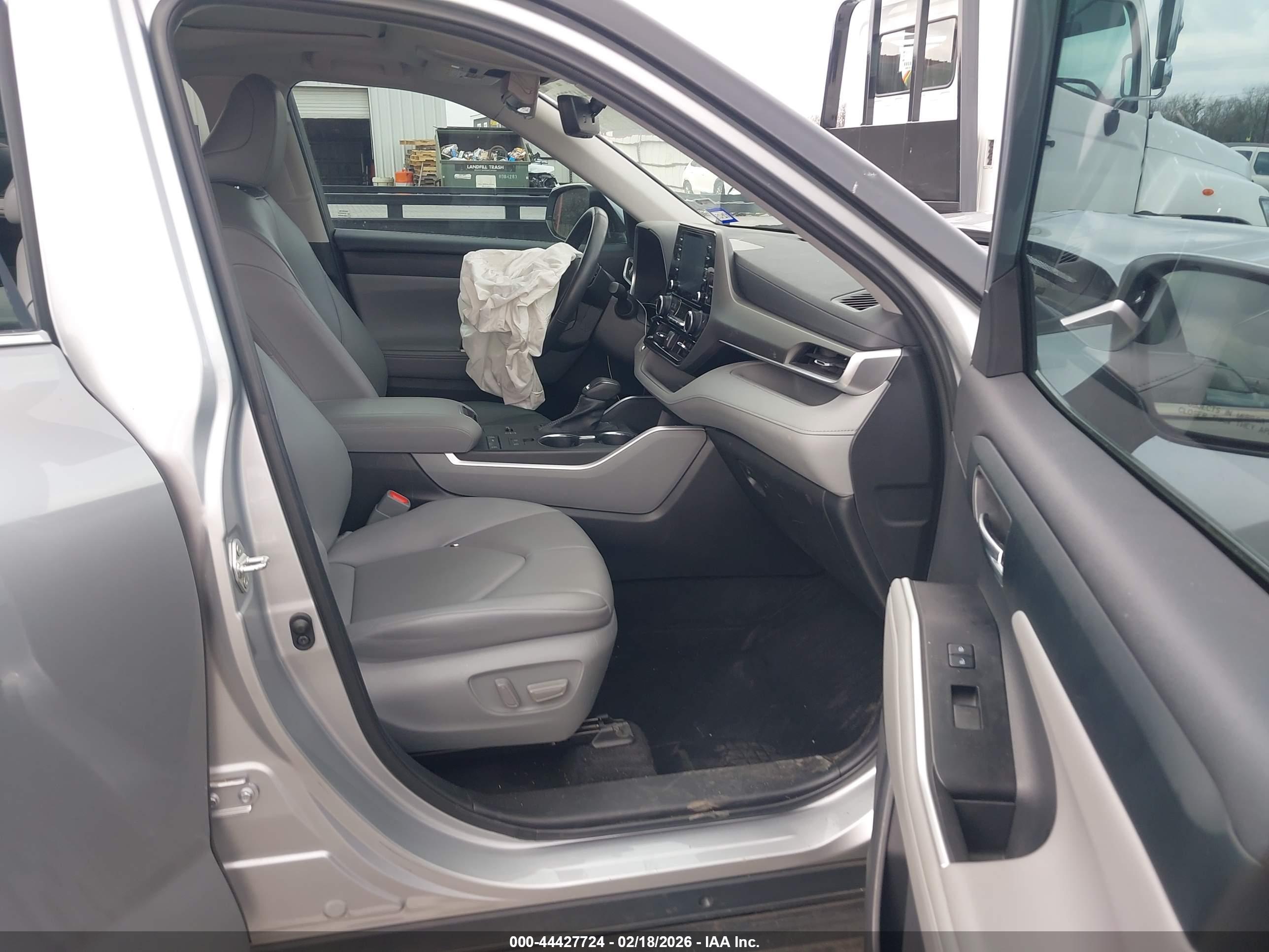 TOYOTA HIGHLANDER image 5