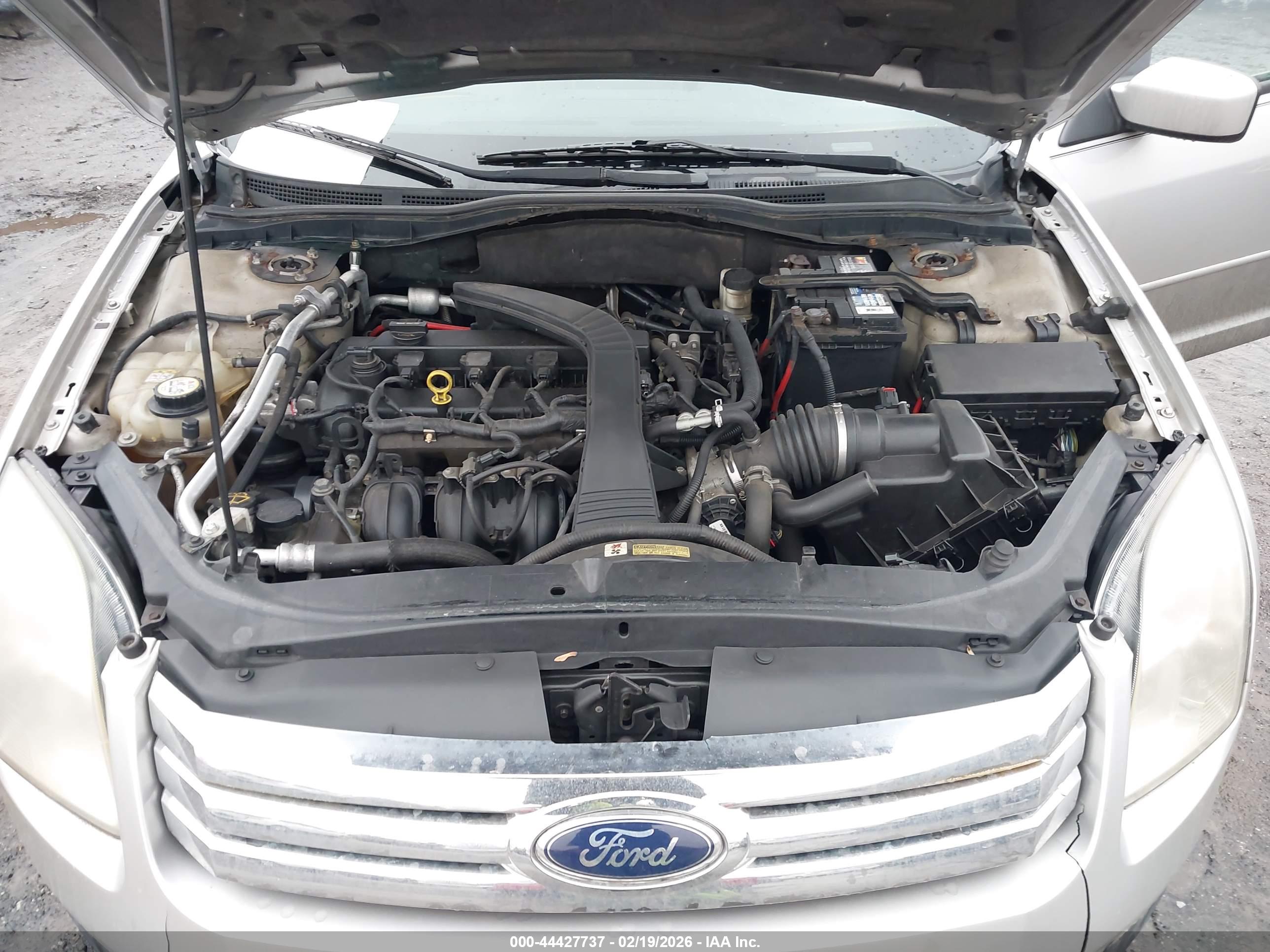FORD FUSION image 10