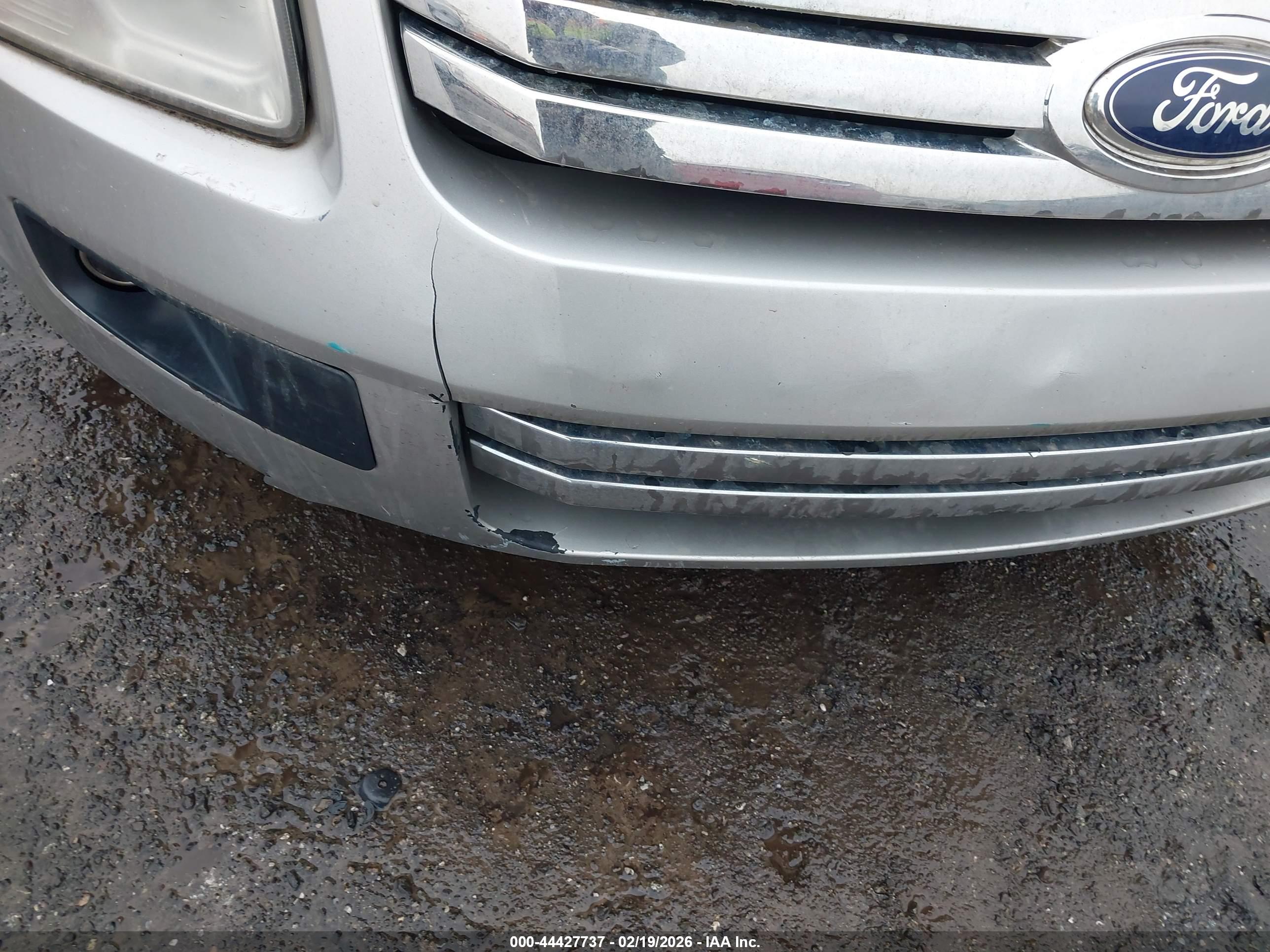 FORD FUSION image 6