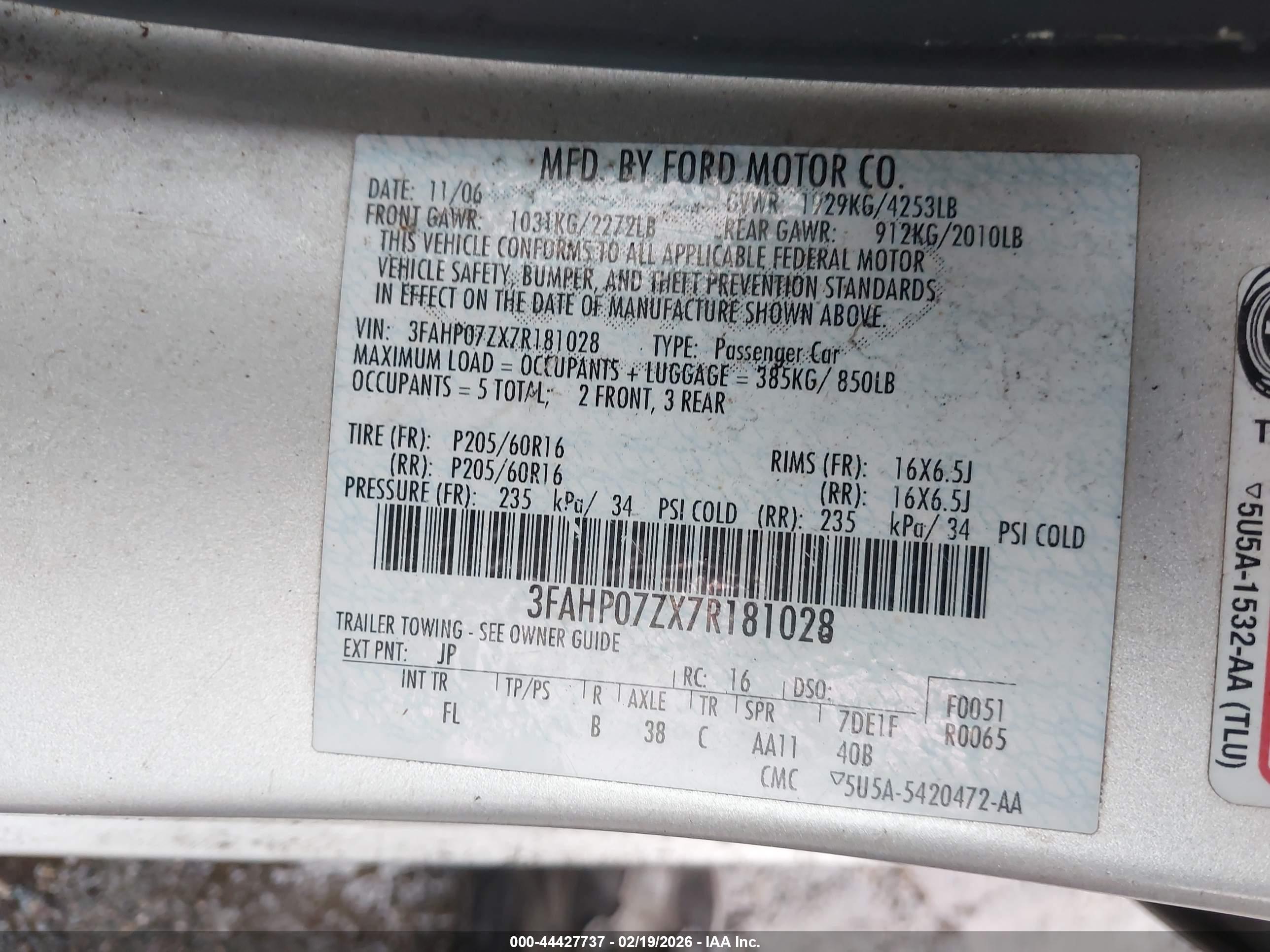 FORD FUSION image 9