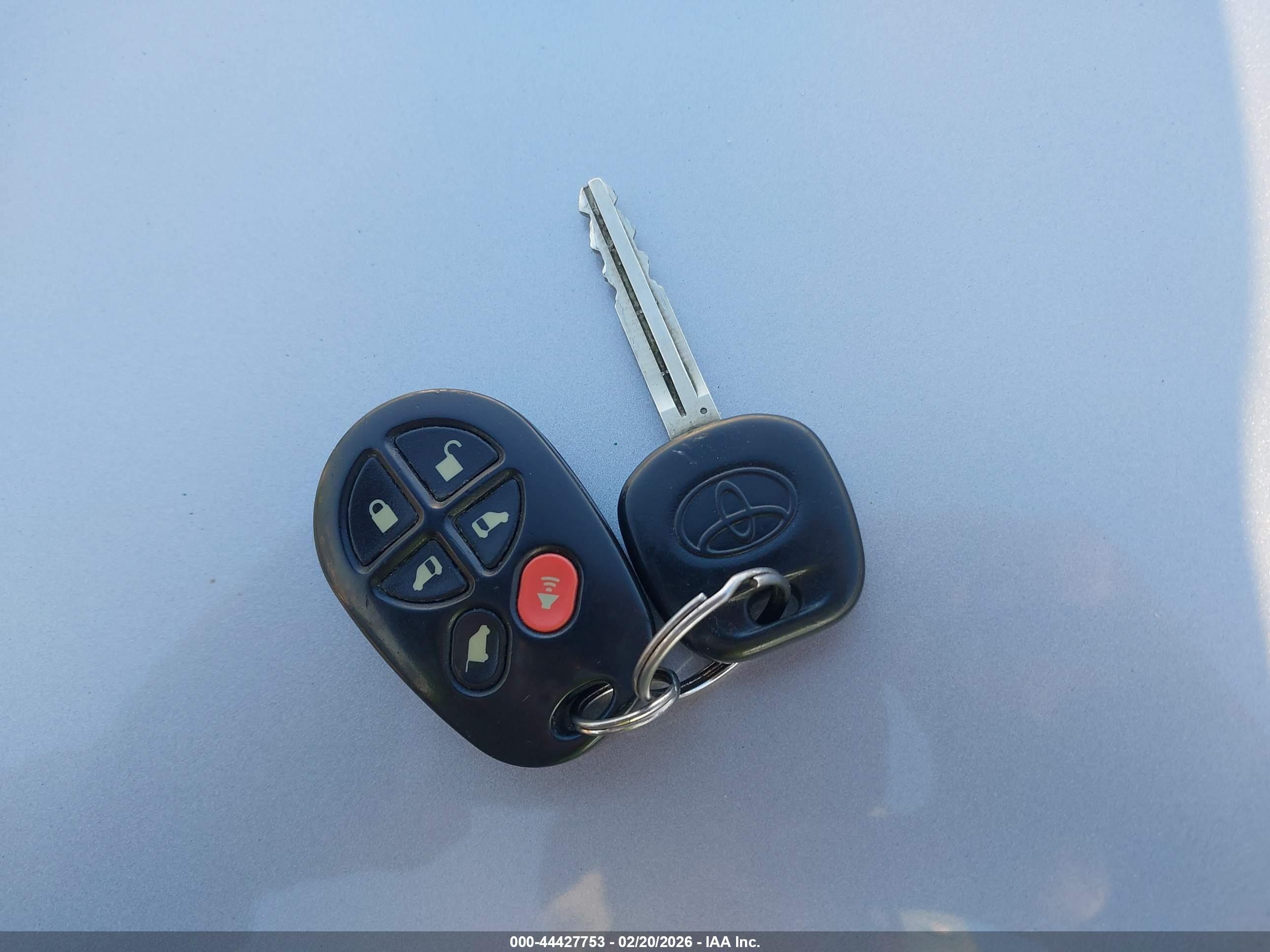 TOYOTA SIENNA image 11
