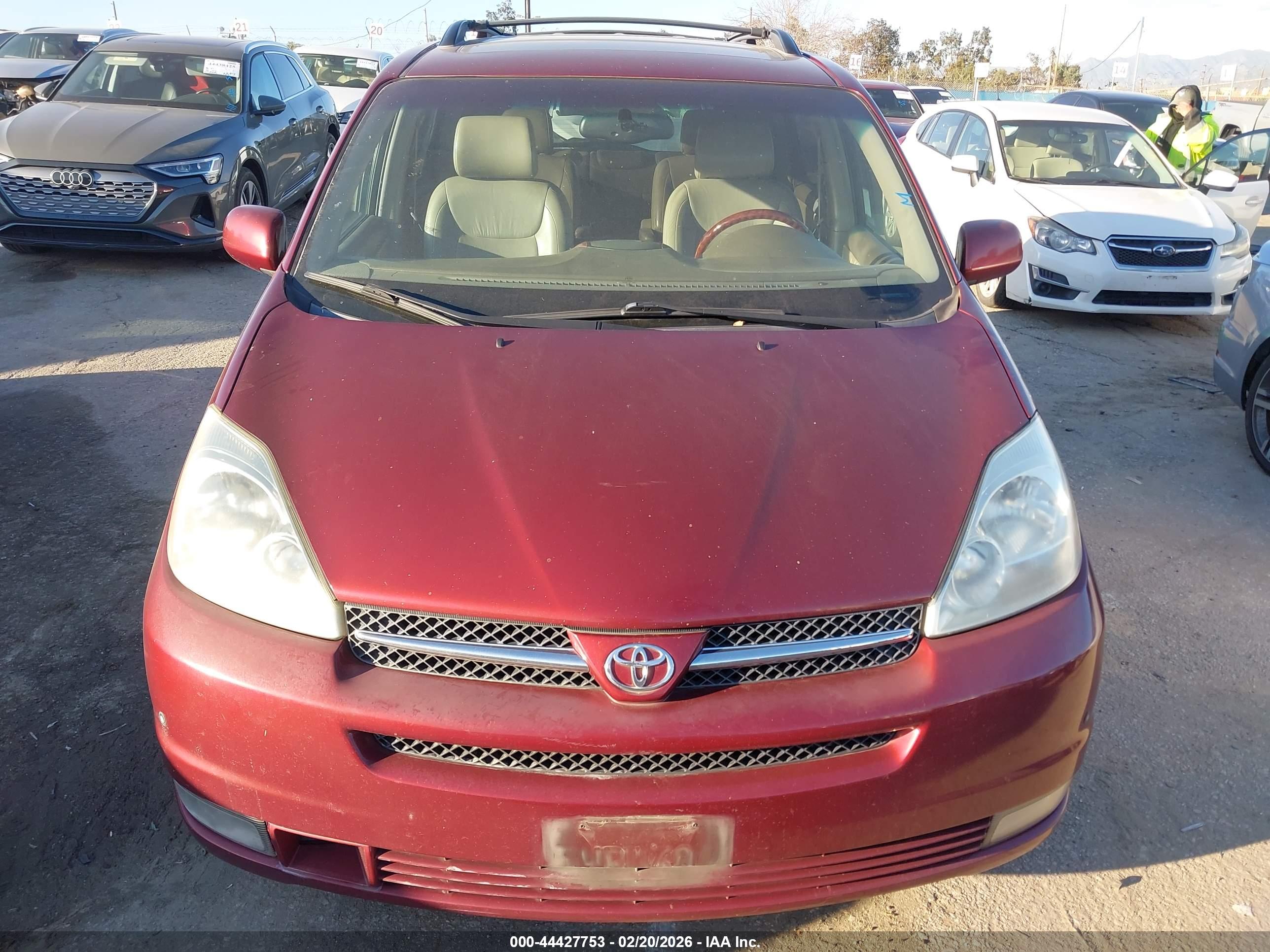 TOYOTA SIENNA image 6