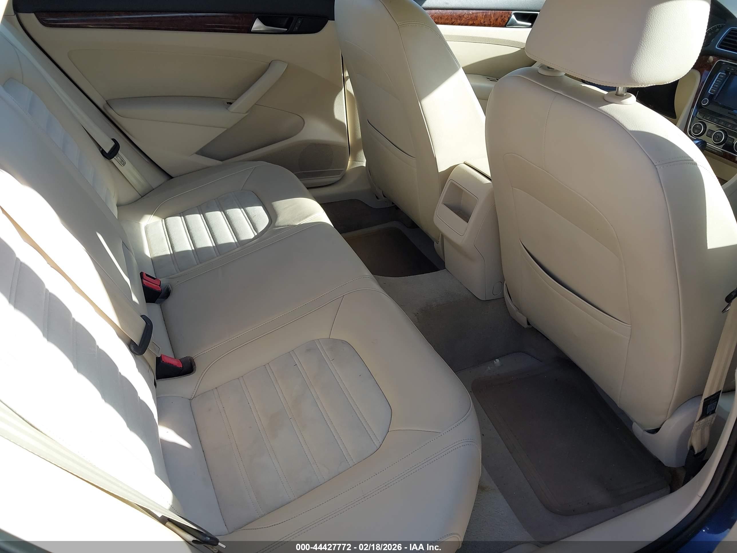 VOLKSWAGEN PASSAT image 8