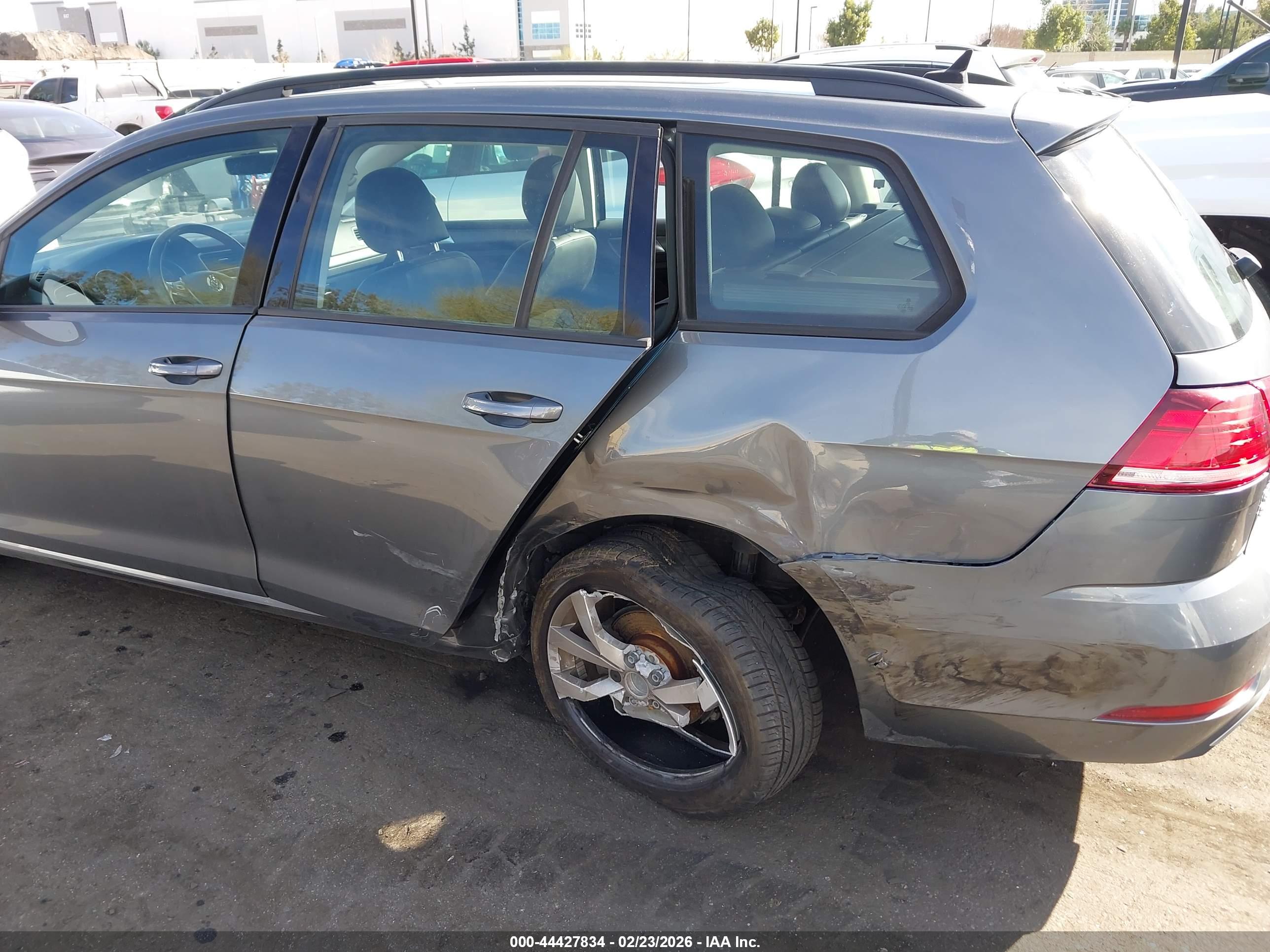 VOLKSWAGEN GOLF image 6
