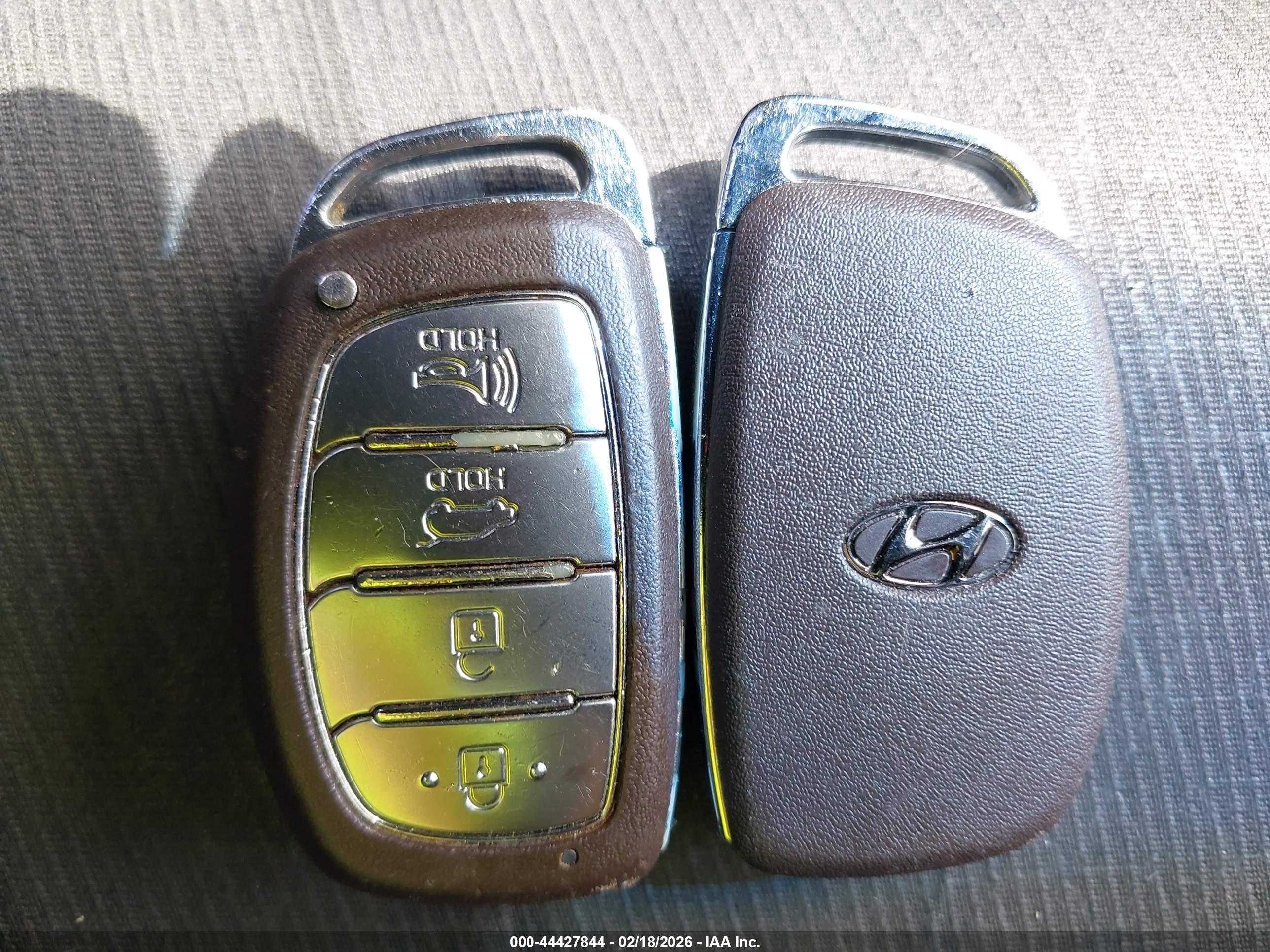 HYUNDAI TUCSON image 11