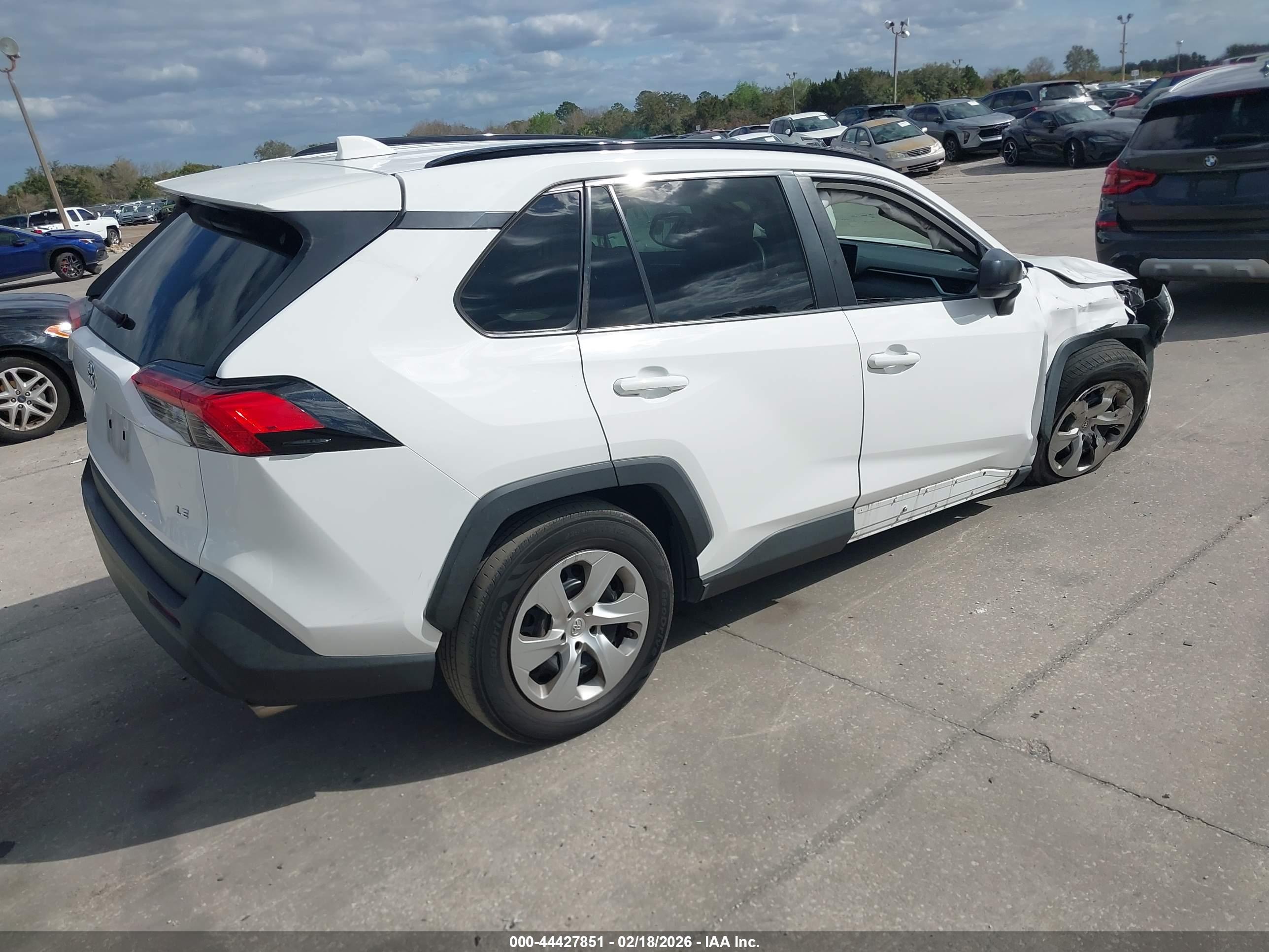 TOYOTA RAV4 image 4