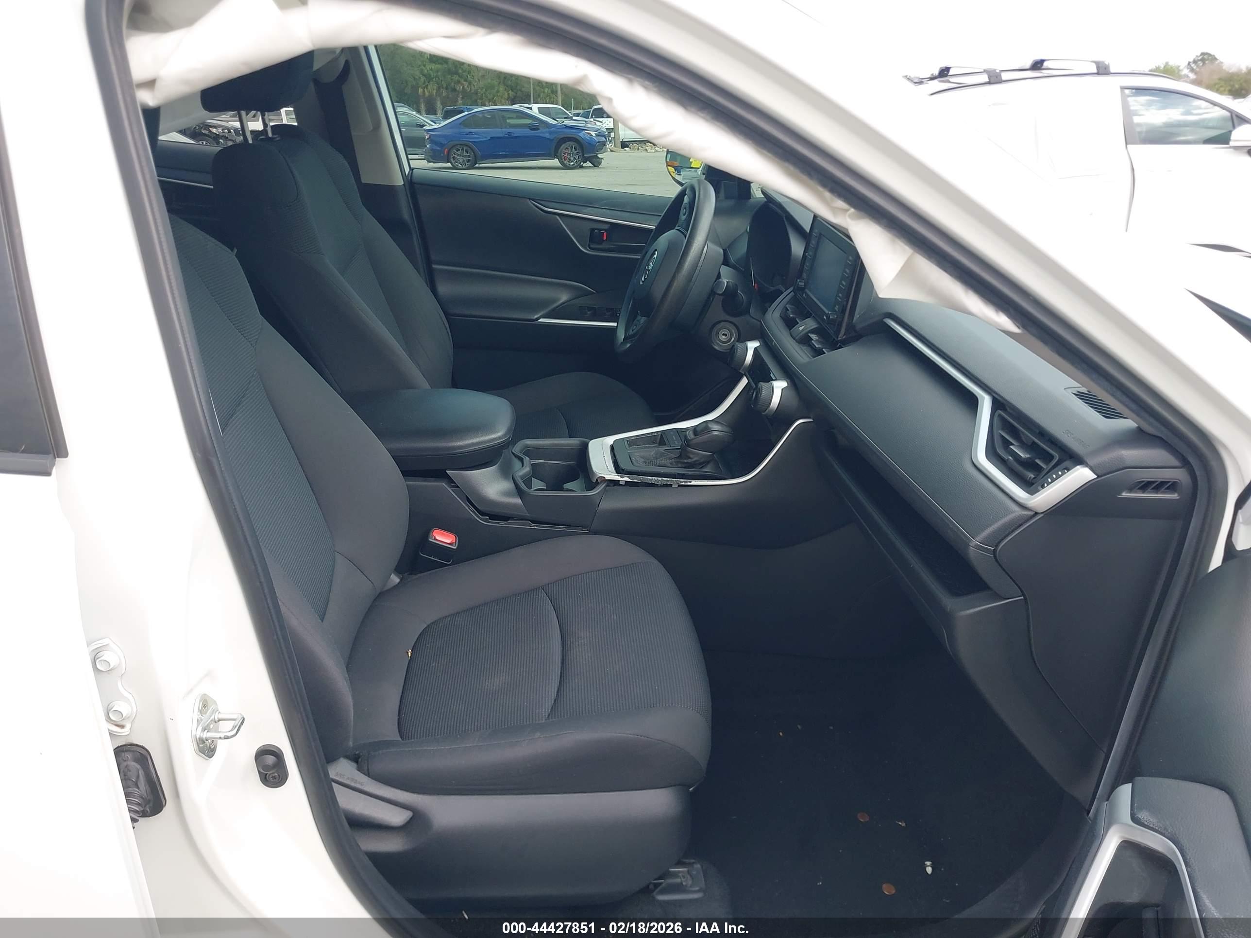 TOYOTA RAV4 image 5