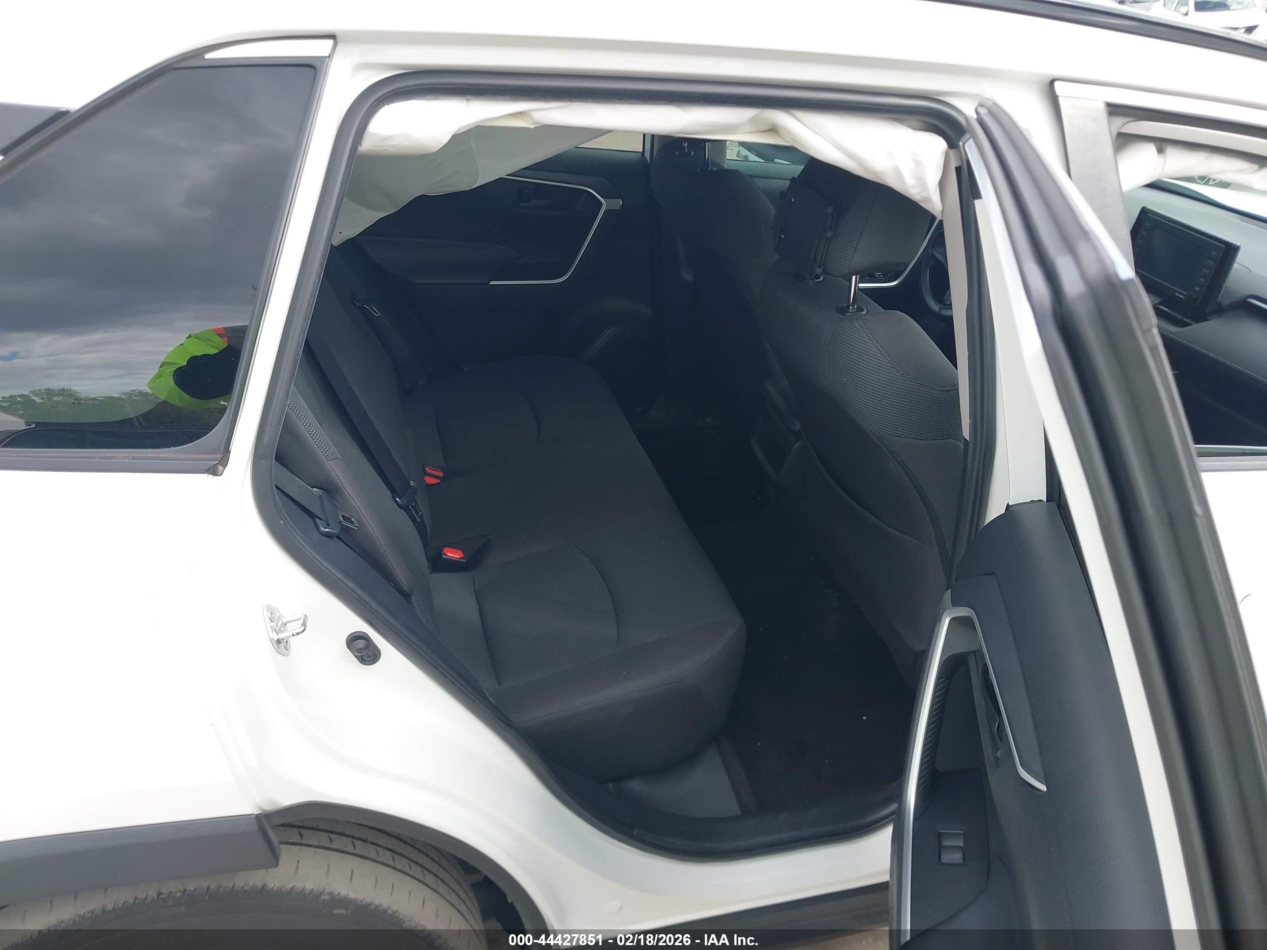 TOYOTA RAV4 image 8