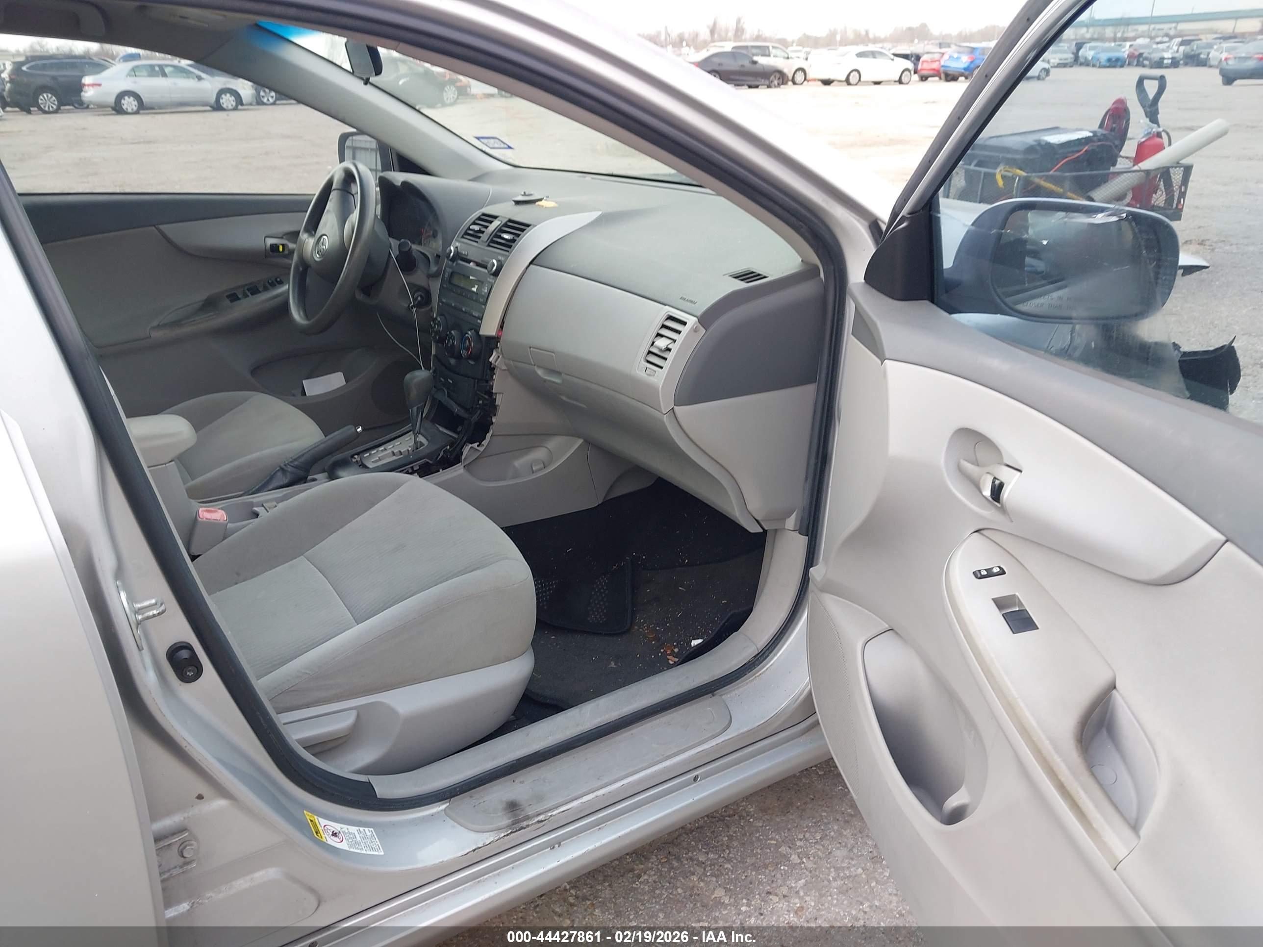 TOYOTA COROLLA image 5