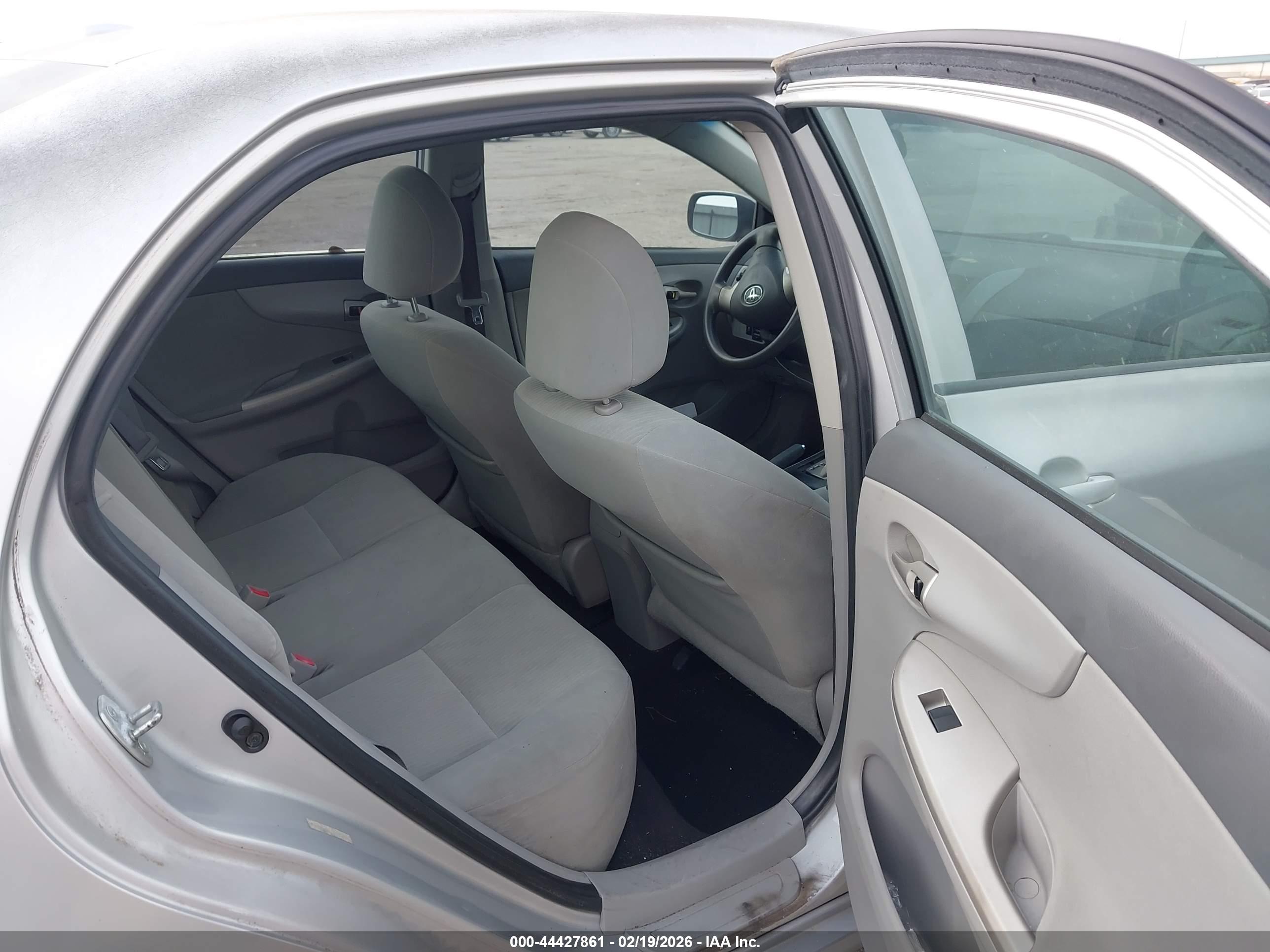TOYOTA COROLLA image 8