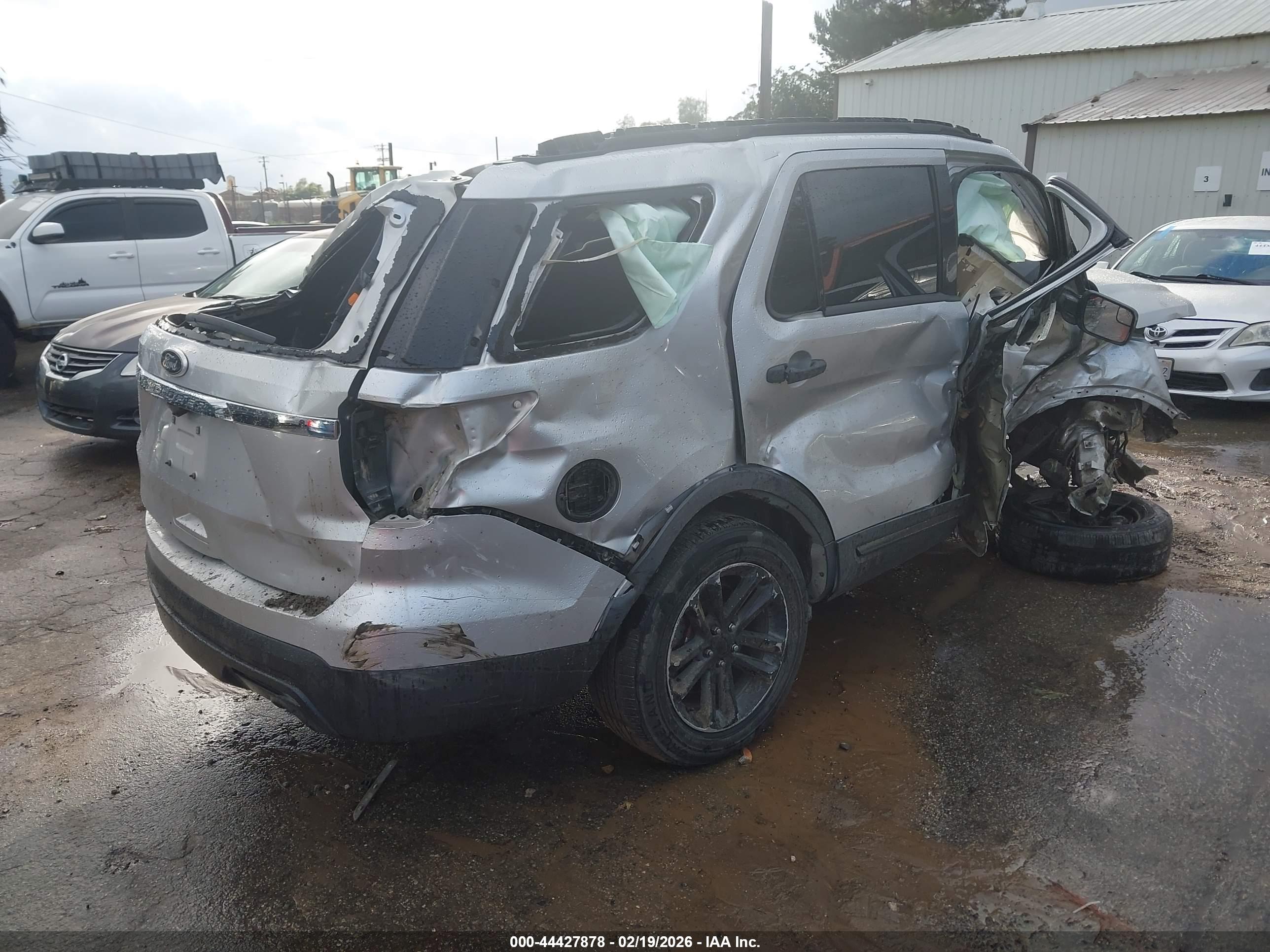 FORD EXPLORER image 4