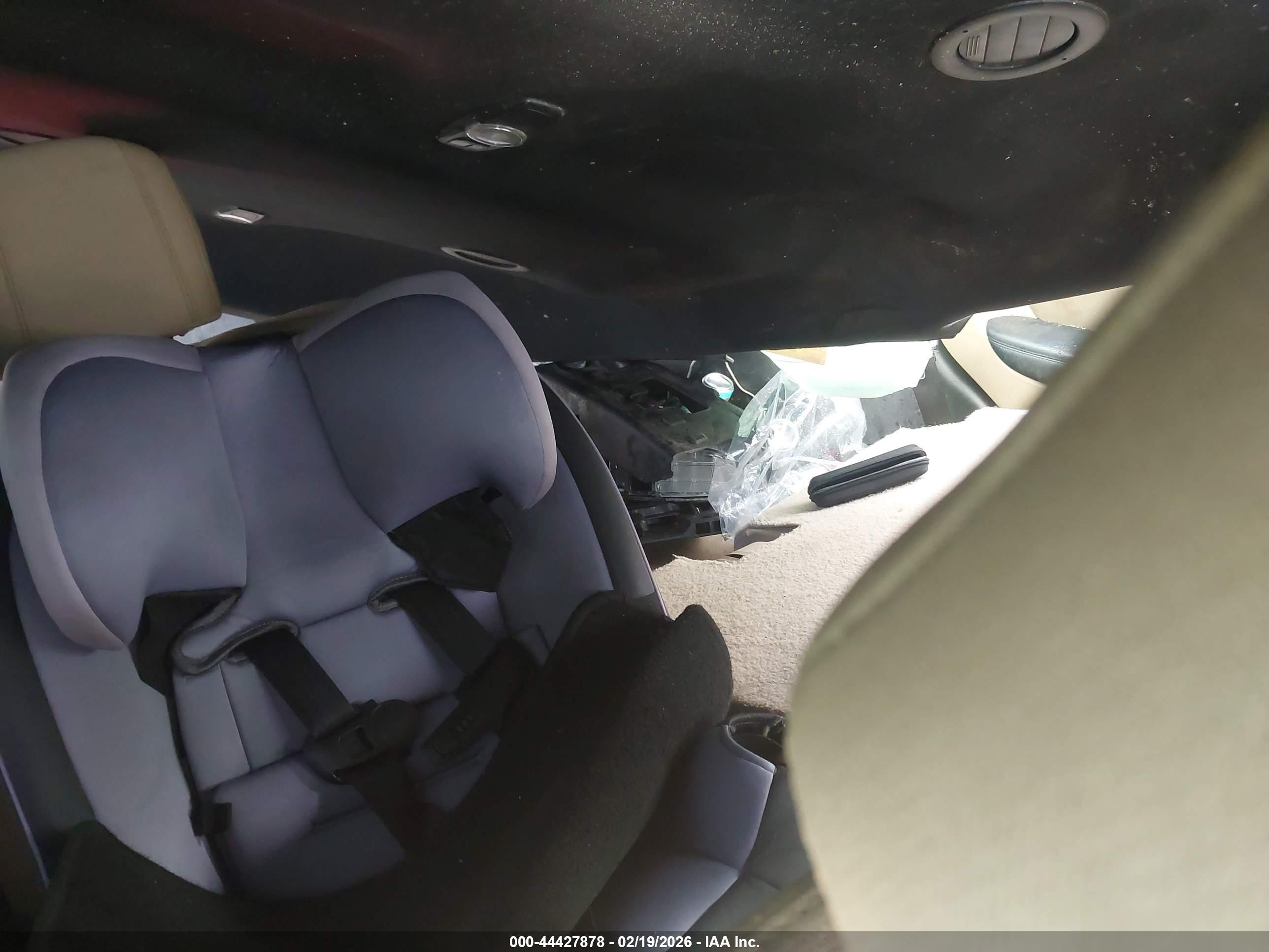 FORD EXPLORER image 8