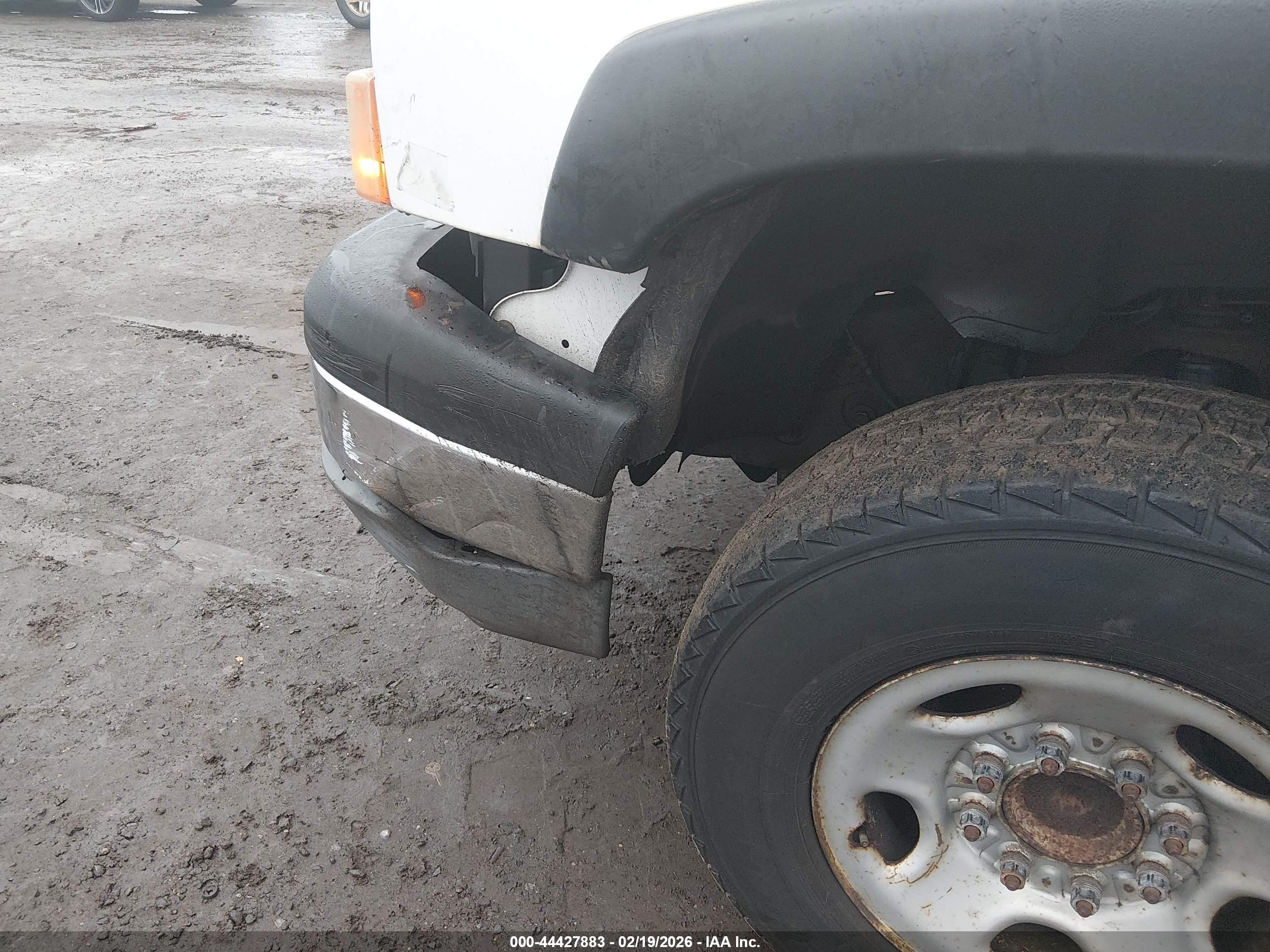 CHEVROLET SILVERADO image 6